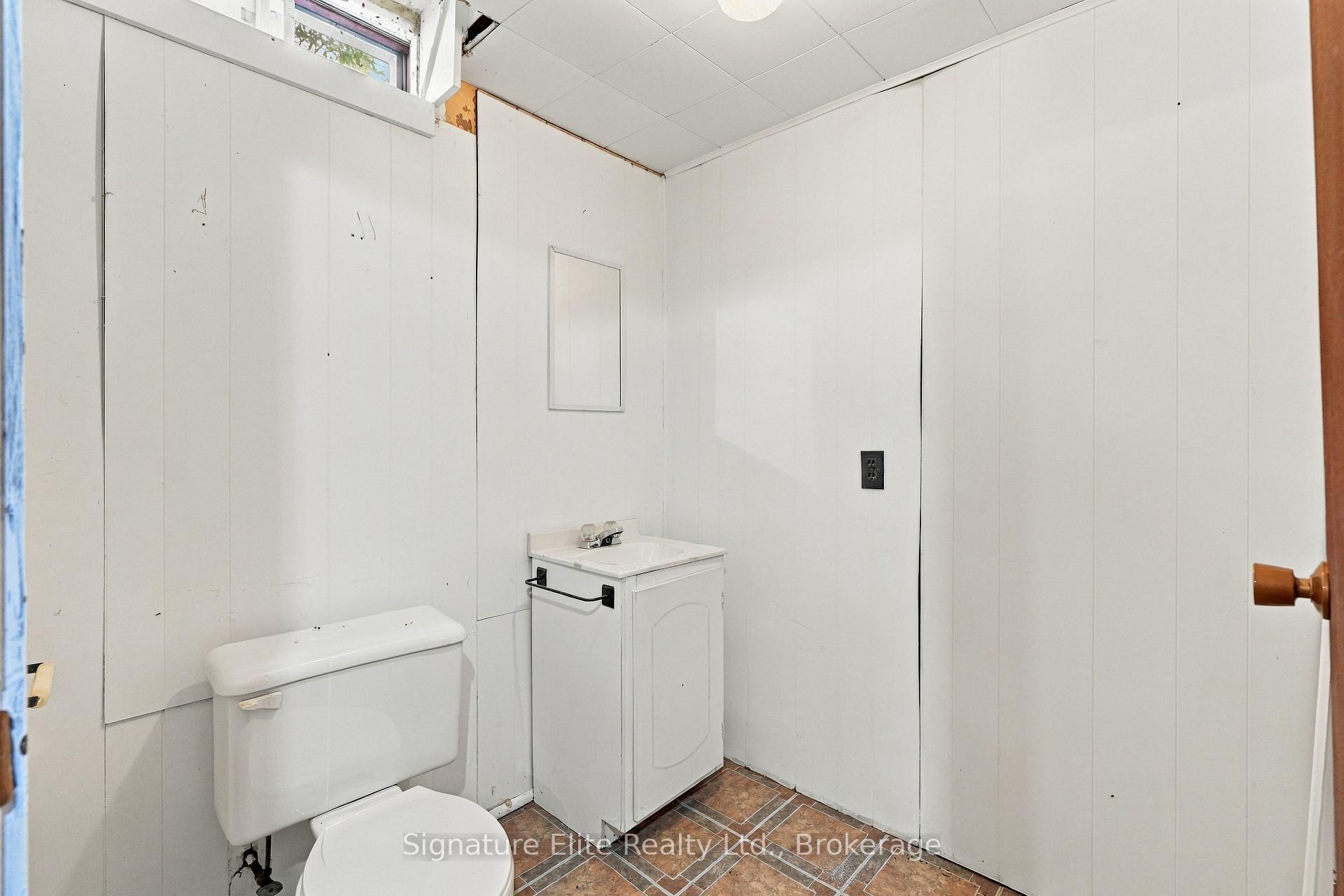 Photo 40 of 44 Bronte Crescent, Barrie, Letitia Heights — HOMEH