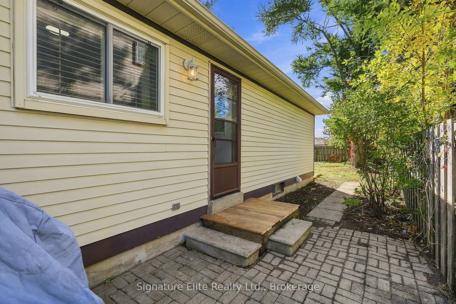 Photo 45 of 44 Bronte Crescent, Barrie, Letitia Heights — HOMEH