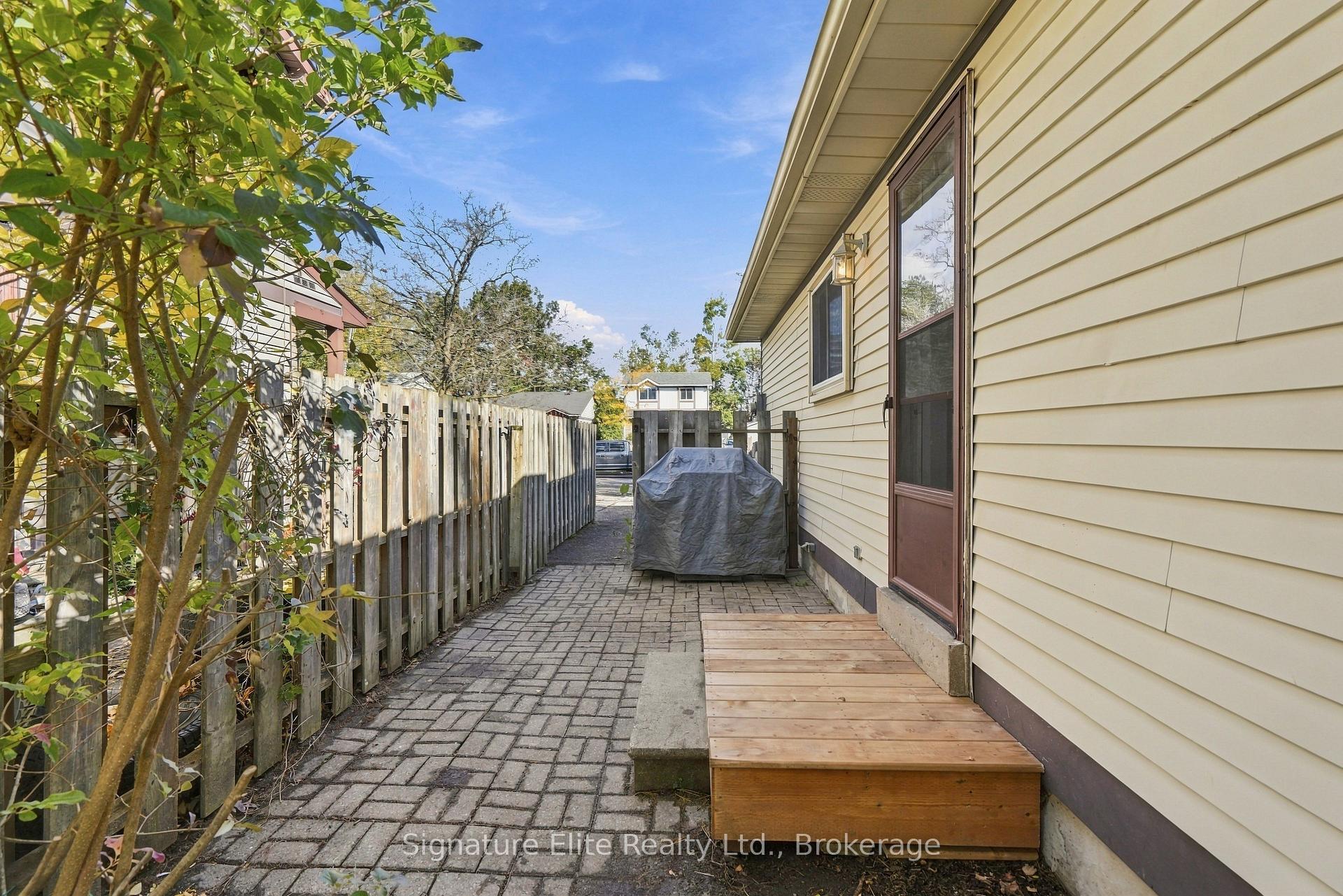 Photo 46 of 44 Bronte Crescent, Barrie, Letitia Heights — HOMEH