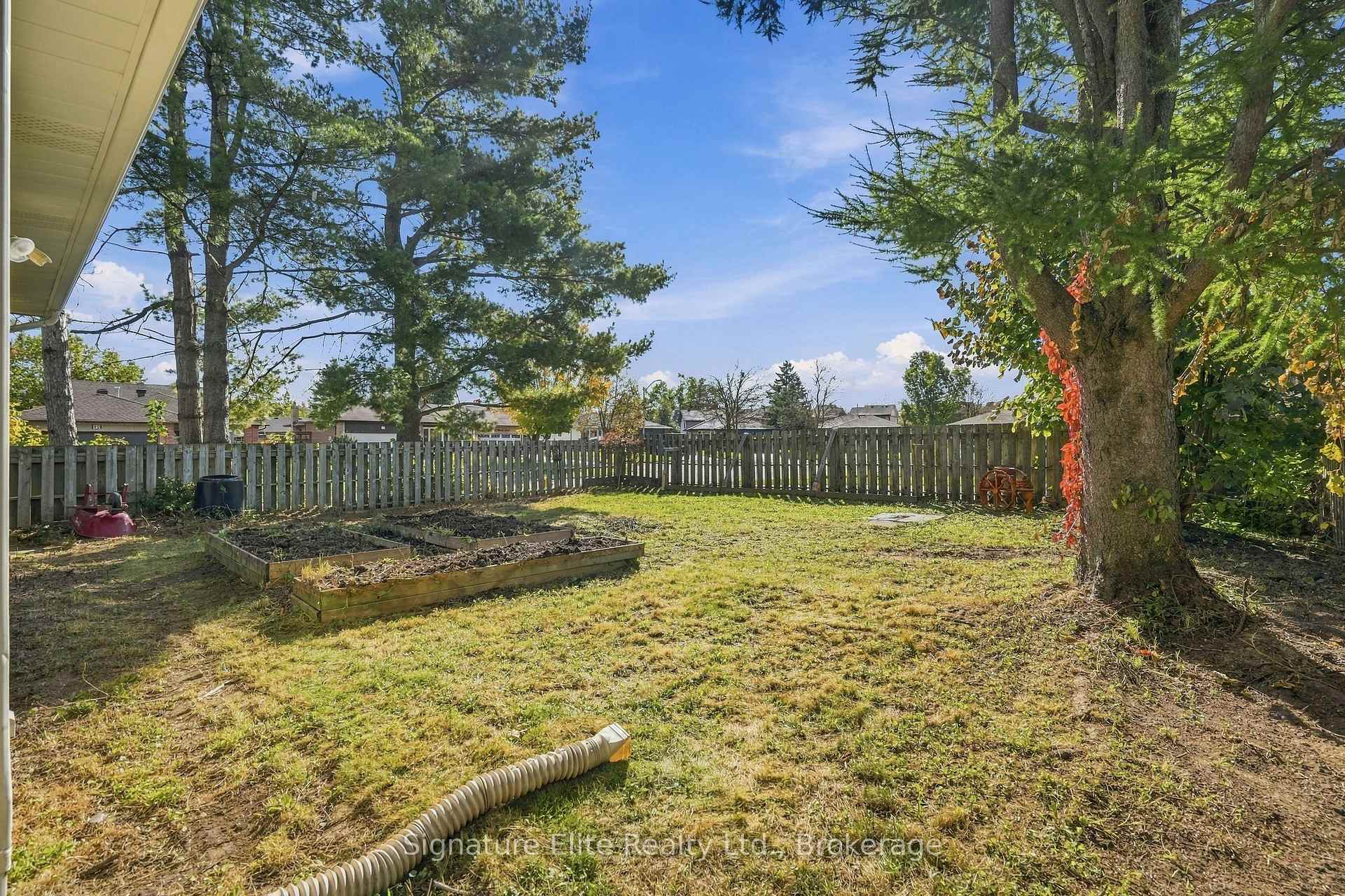 Photo 47 of 44 Bronte Crescent, Barrie, Letitia Heights — HOMEH