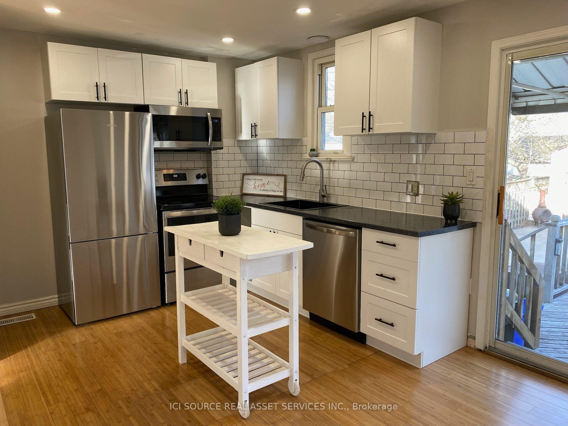 Photo 3 of 736 Tate Avenue, Hamilton, Parkview — HOMEH
