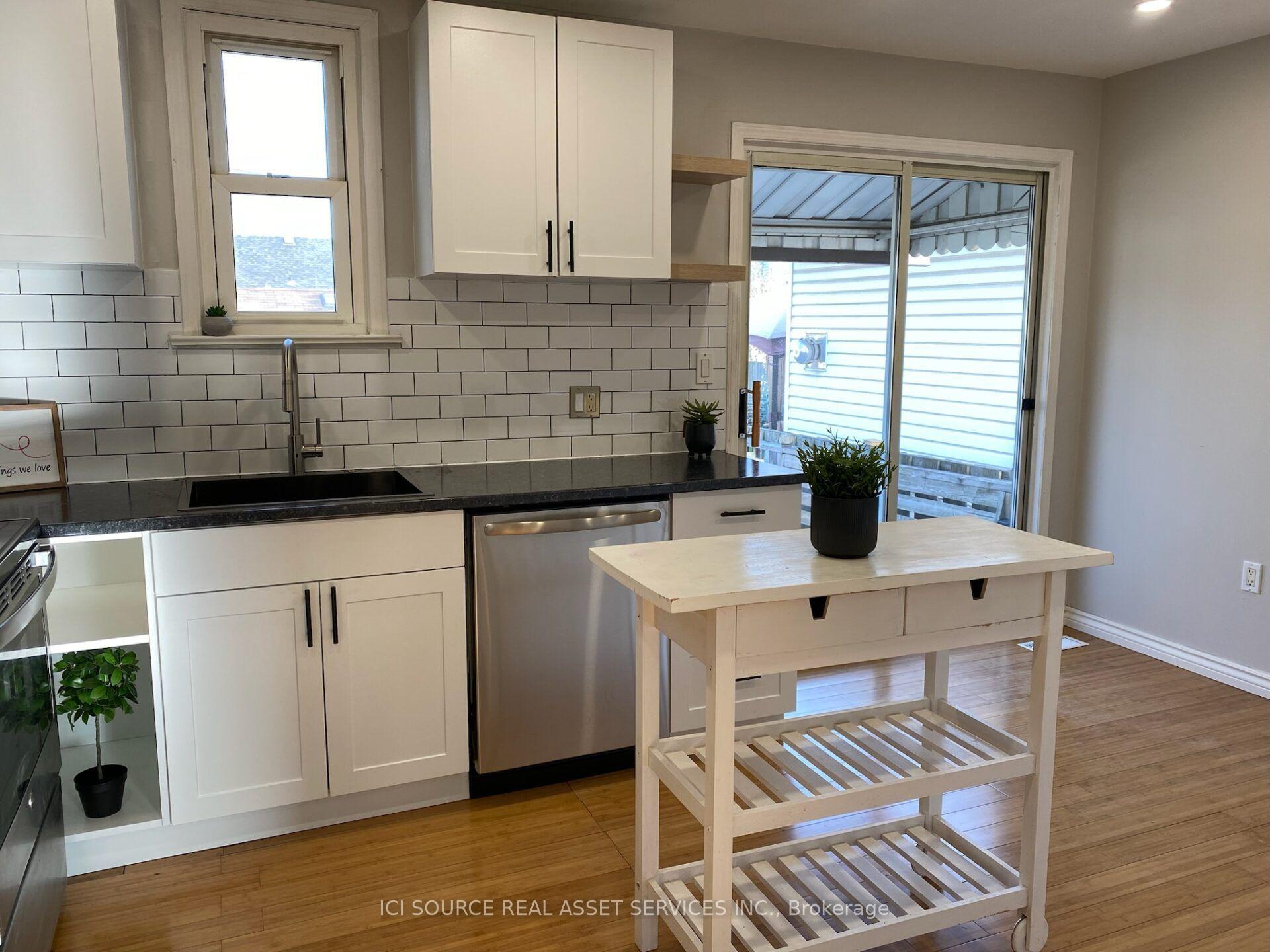 Photo 4 of 736 Tate Avenue, Hamilton, Parkview — HOMEH