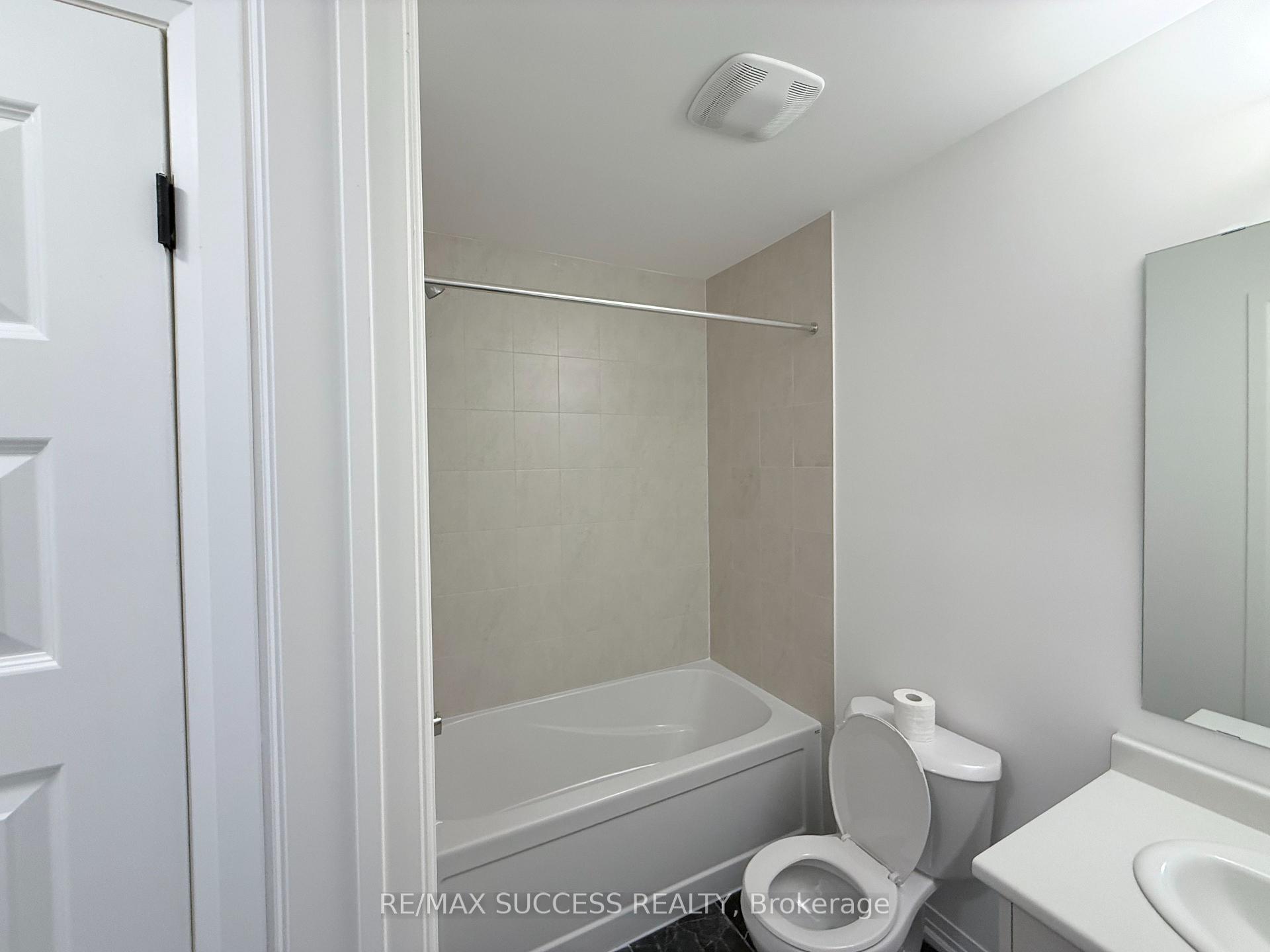 Photo 4 of 93 Flan Boulevard, Barrie, Rural Barrie Southeast — HOMEH