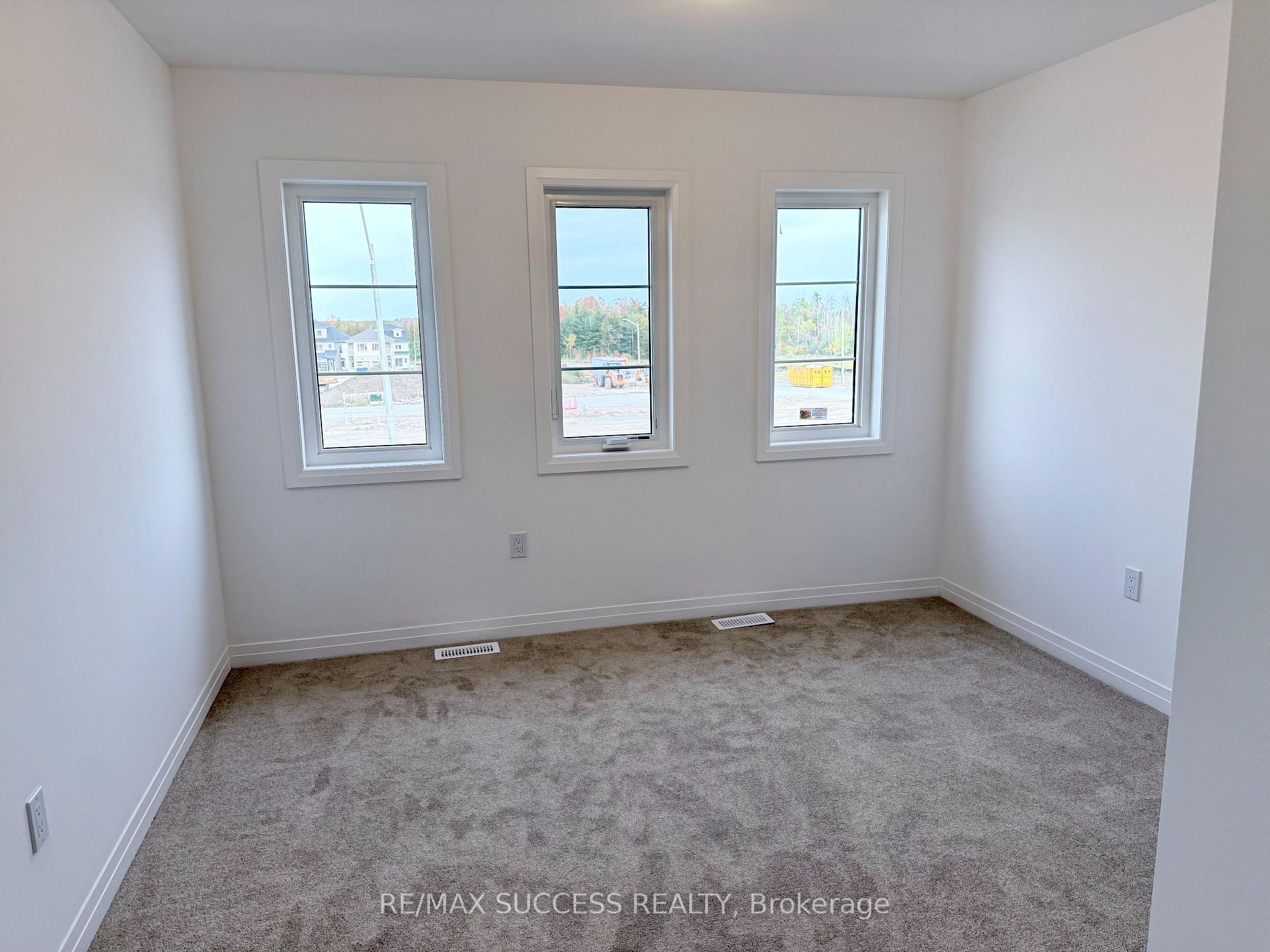 Photo 5 of 93 Flan Boulevard, Barrie, Rural Barrie Southeast — HOMEH