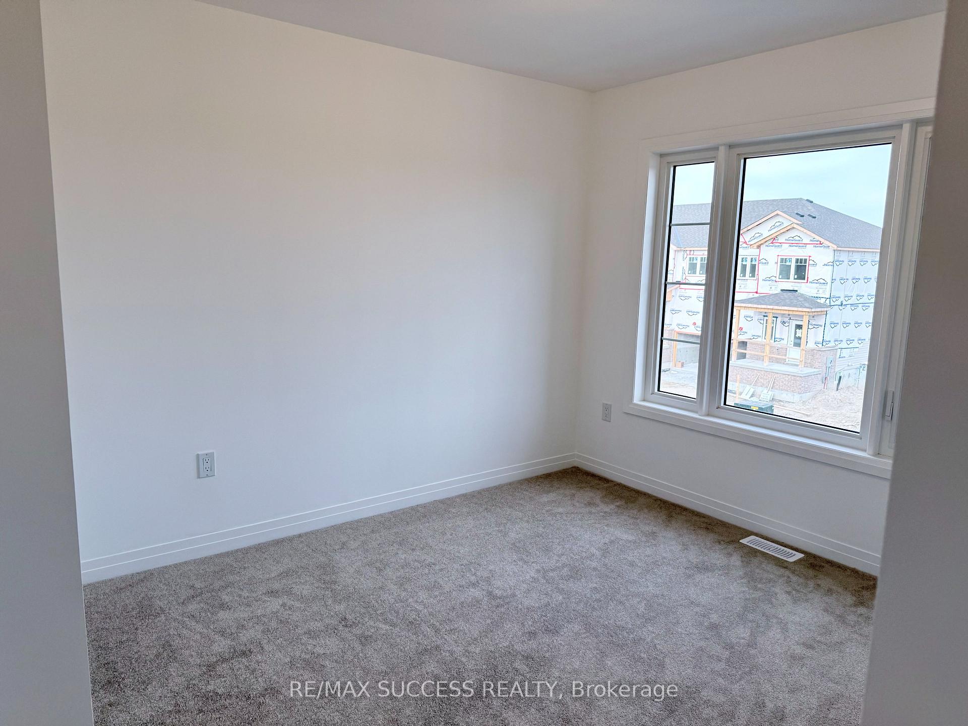 Photo 6 of 93 Flan Boulevard, Barrie, Rural Barrie Southeast — HOMEH
