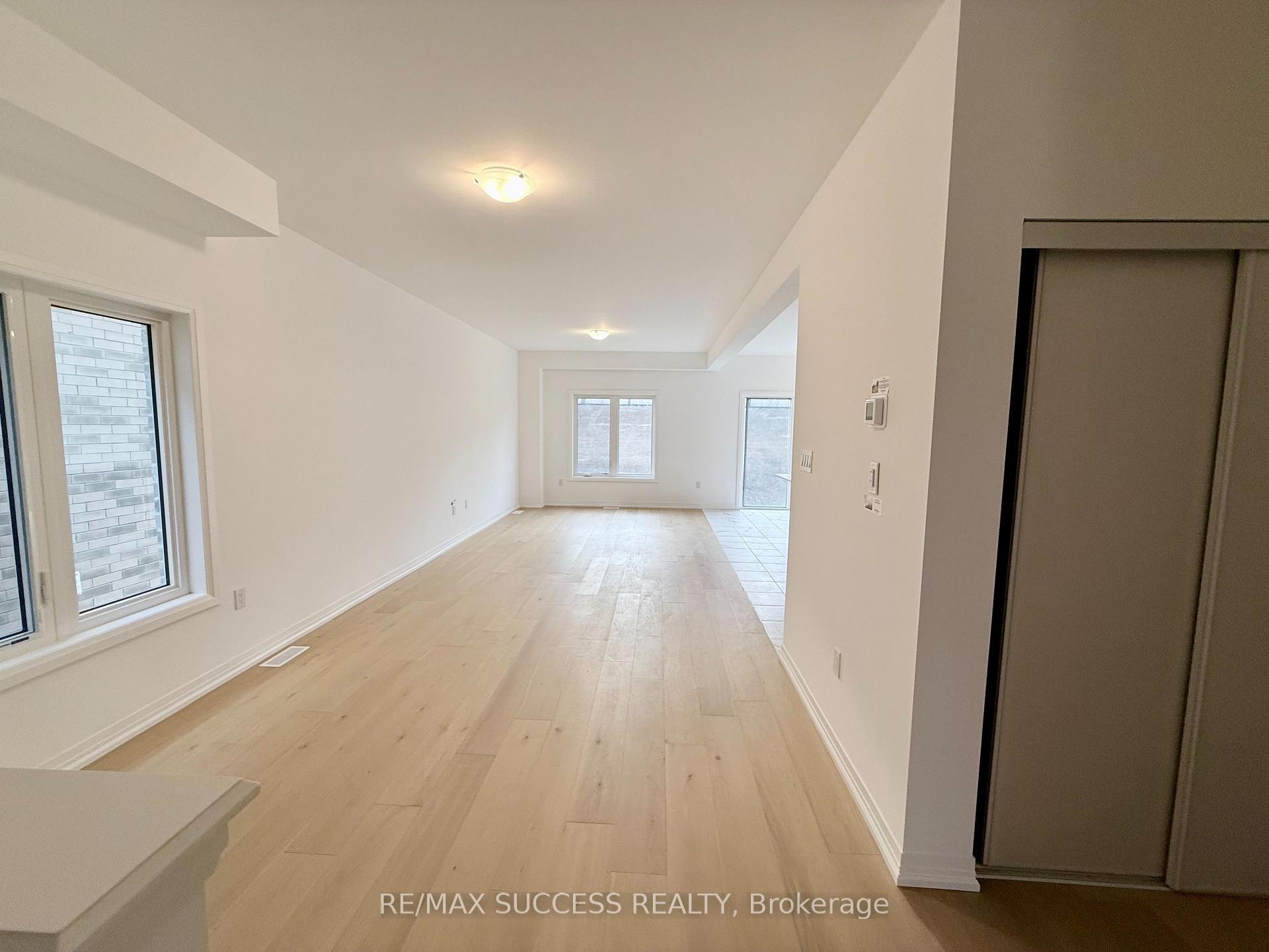 Photo 10 of 93 Flan Boulevard, Barrie, Rural Barrie Southeast — HOMEH