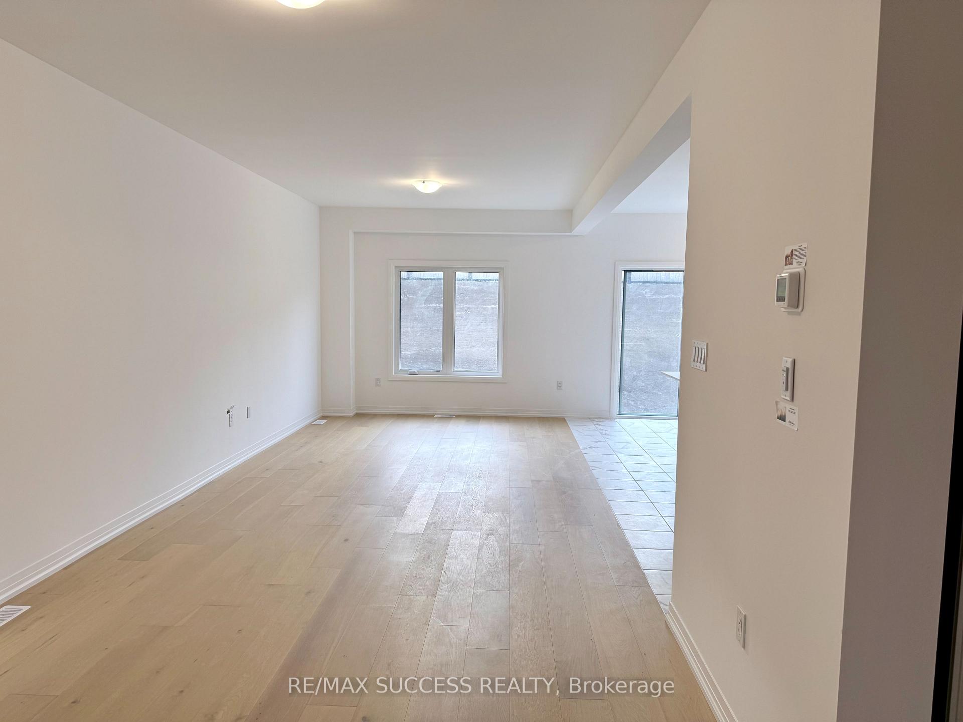 Photo 11 of 93 Flan Boulevard, Barrie, Rural Barrie Southeast — HOMEH