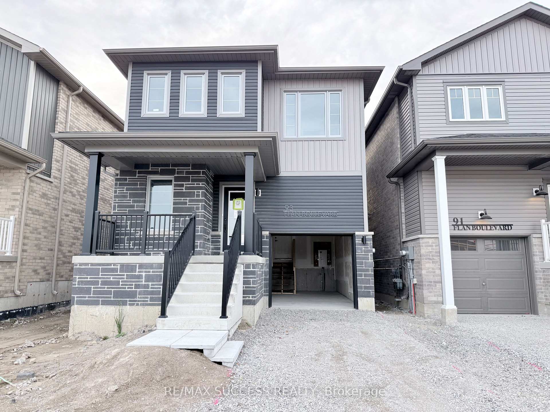 Photo 12 of 93 Flan Boulevard, Barrie, Rural Barrie Southeast — HOMEH