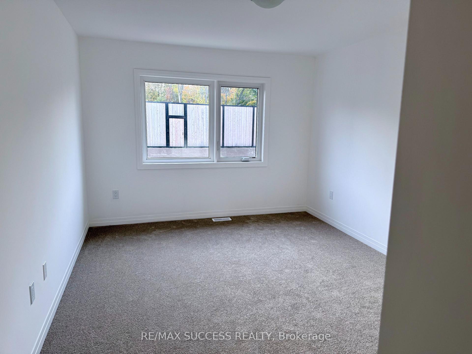 Photo 14 of 93 Flan Boulevard, Barrie, Rural Barrie Southeast — HOMEH