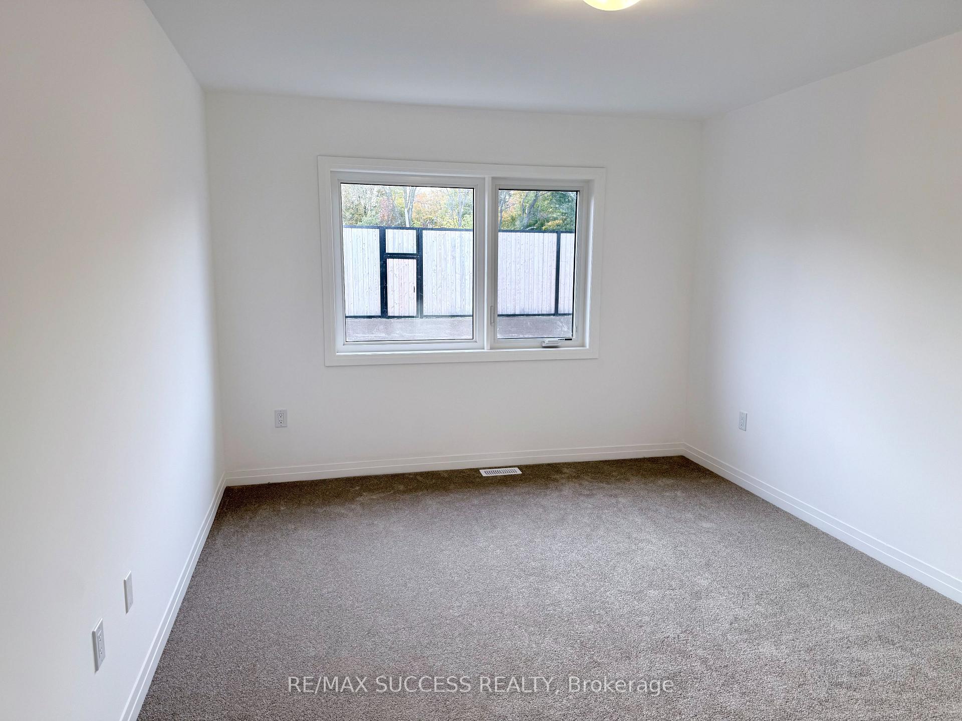 Photo 16 of 93 Flan Boulevard, Barrie, Rural Barrie Southeast — HOMEH