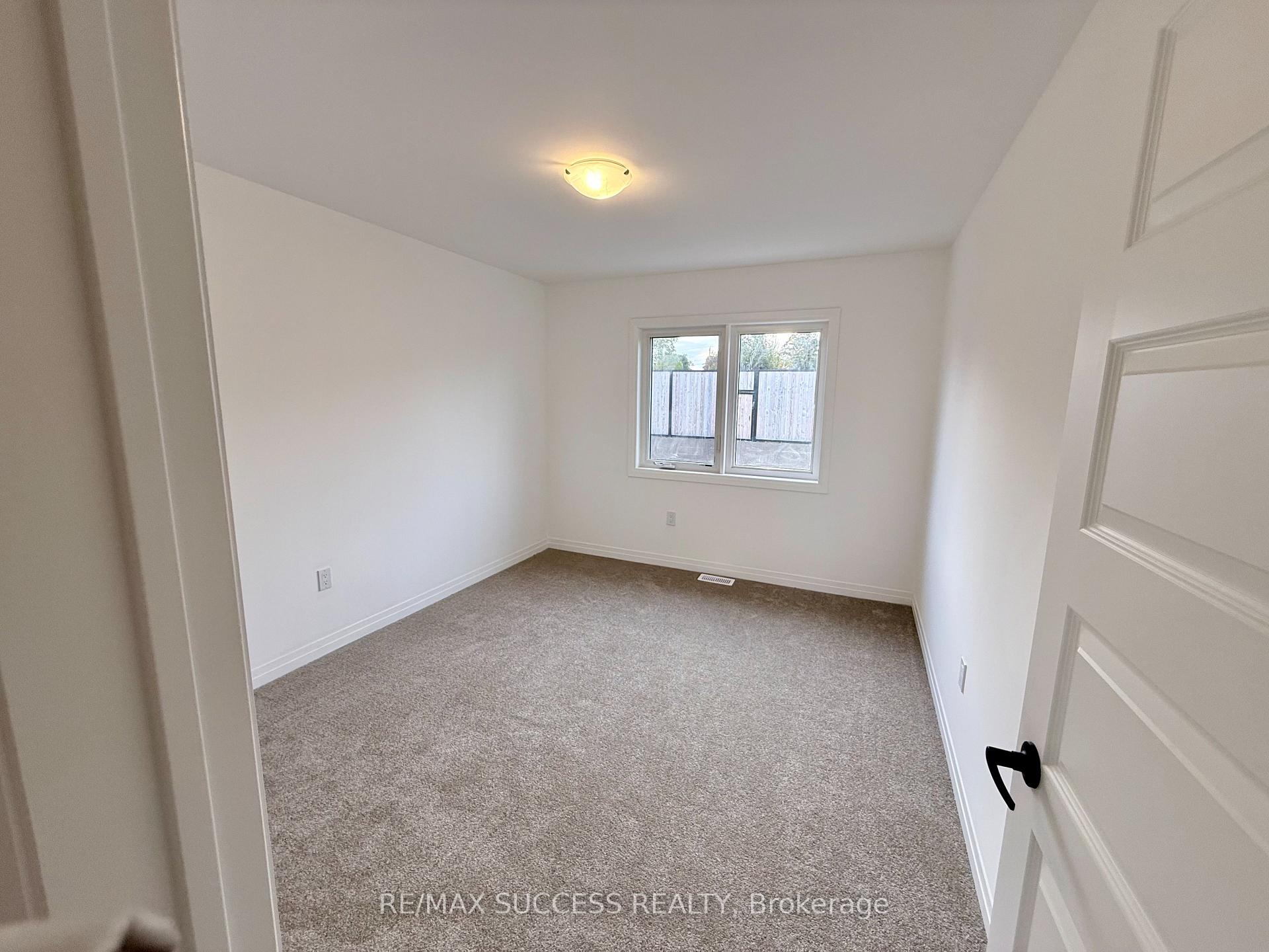 Photo 17 of 93 Flan Boulevard, Barrie, Rural Barrie Southeast — HOMEH