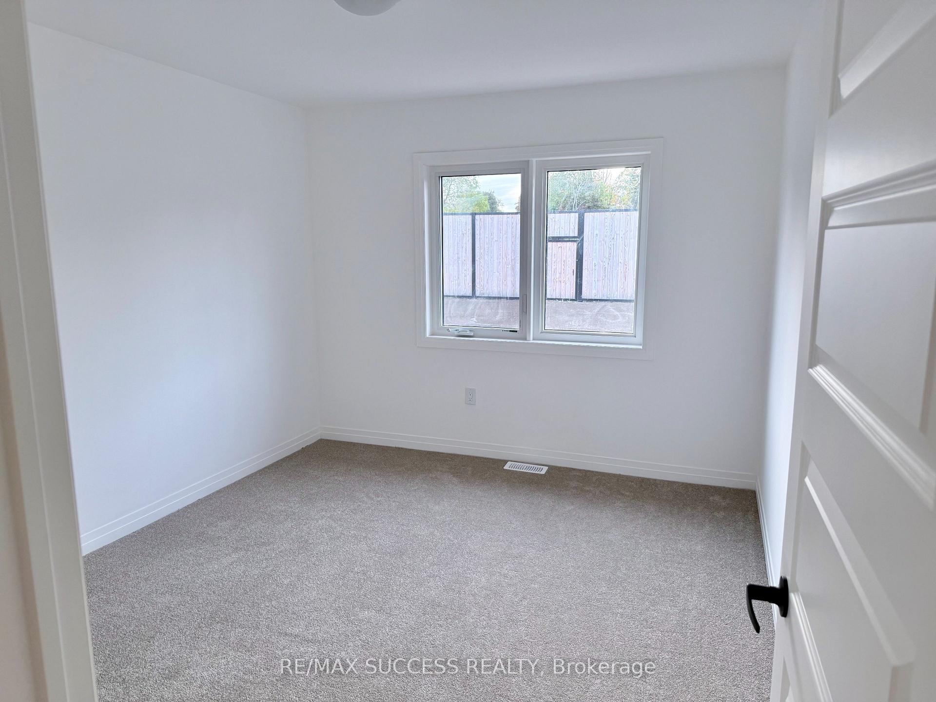 Photo 19 of 93 Flan Boulevard, Barrie, Rural Barrie Southeast — HOMEH