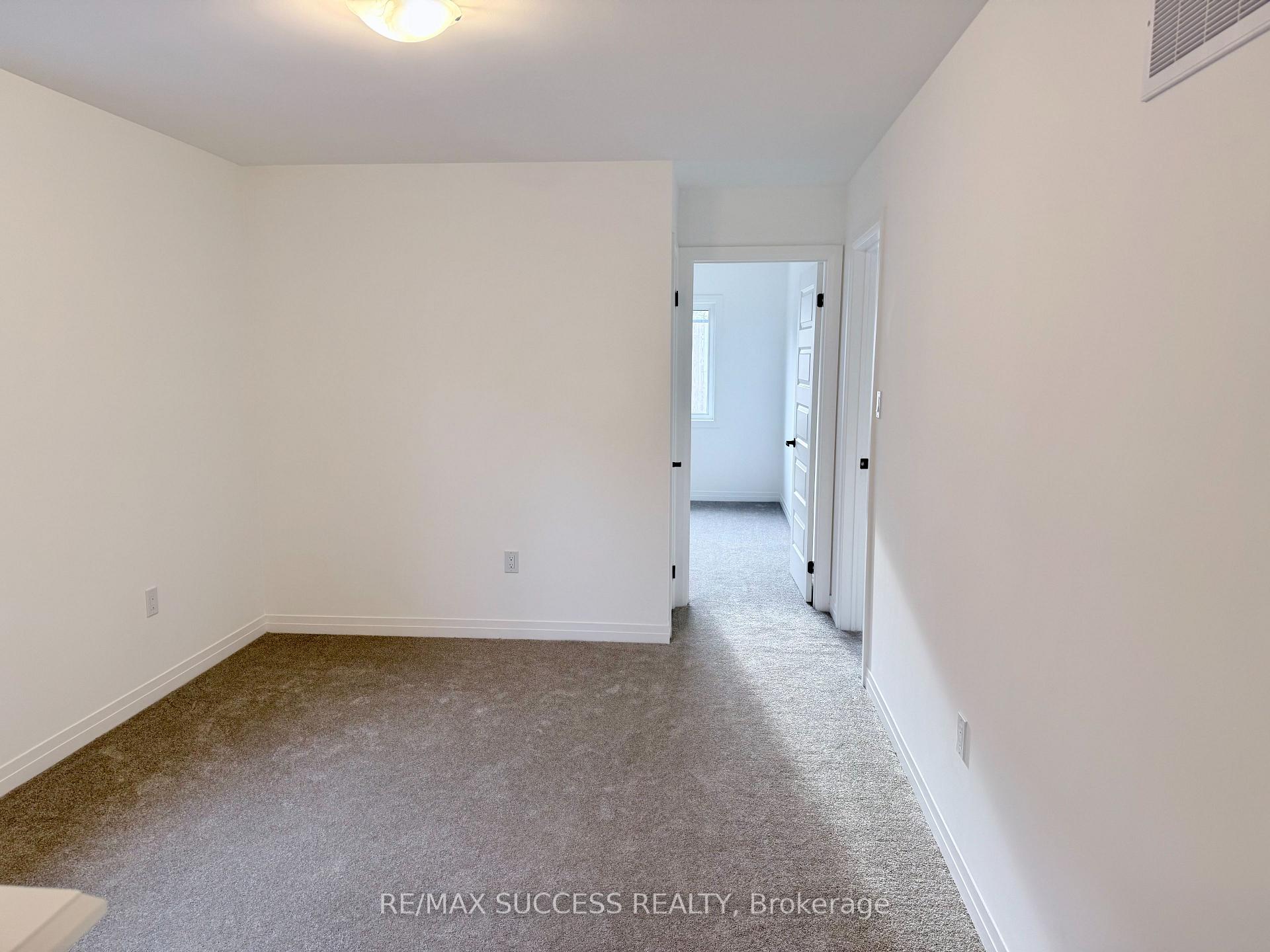 Photo 20 of 93 Flan Boulevard, Barrie, Rural Barrie Southeast — HOMEH