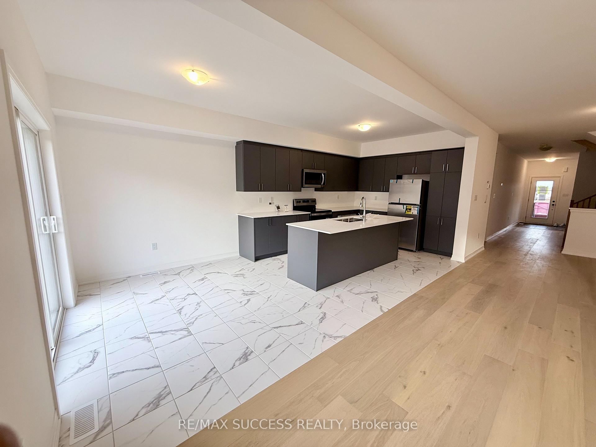 Photo 26 of 93 Flan Boulevard, Barrie, Rural Barrie Southeast — HOMEH
