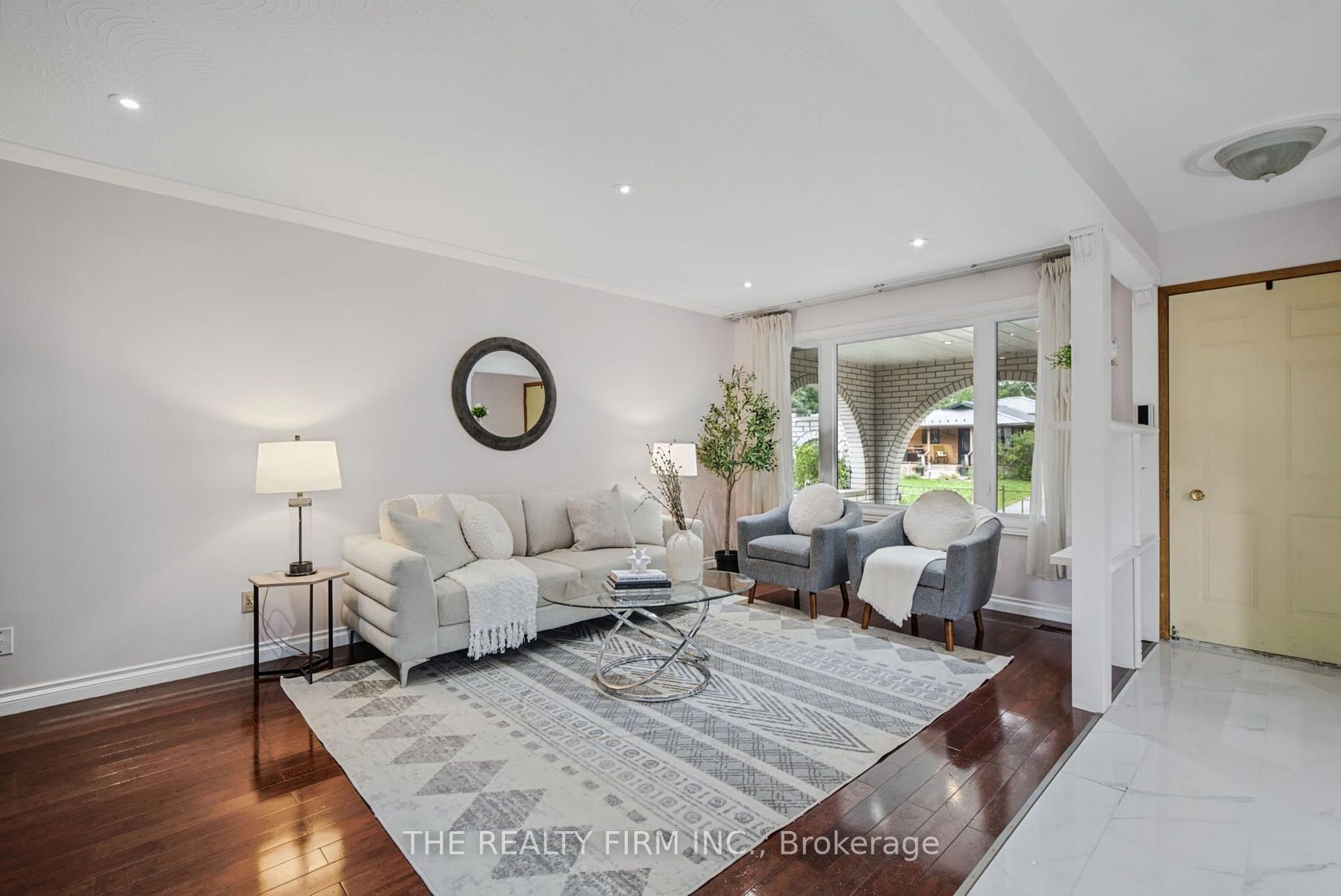 Photo 4 of 52 Barrett Crescent, London, South Y — HOMEH