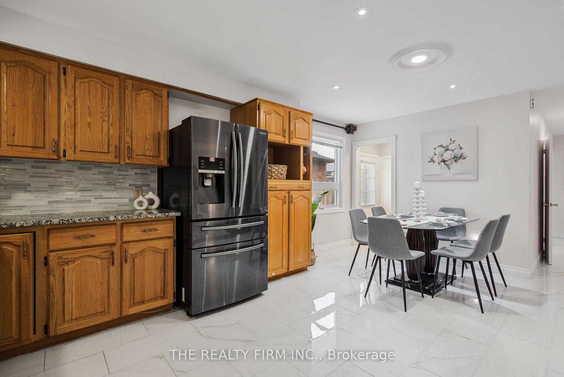 Photo 8 of 52 Barrett Crescent, London, South Y — HOMEH