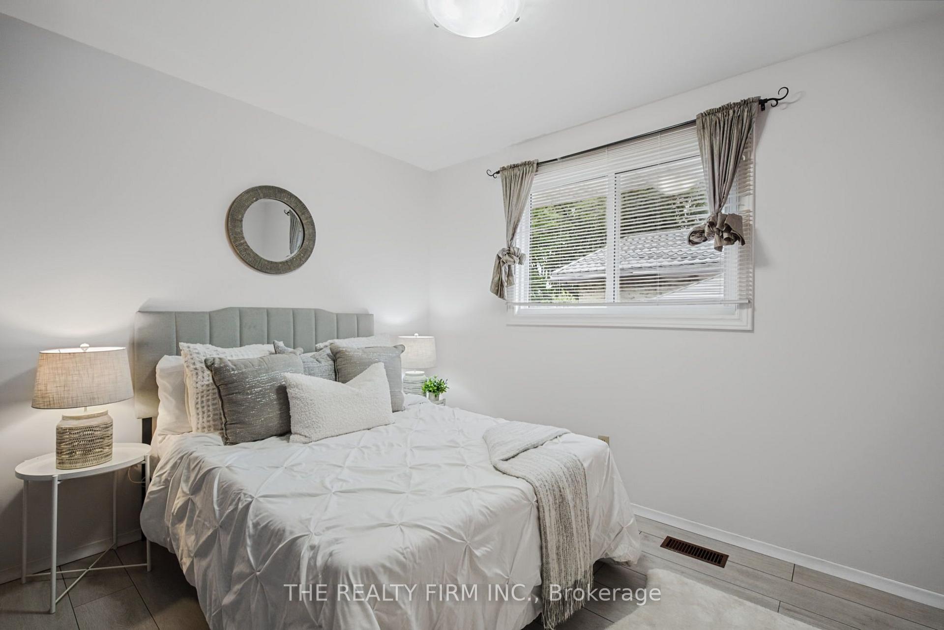 Photo 12 of 52 Barrett Crescent, London, South Y — HOMEH