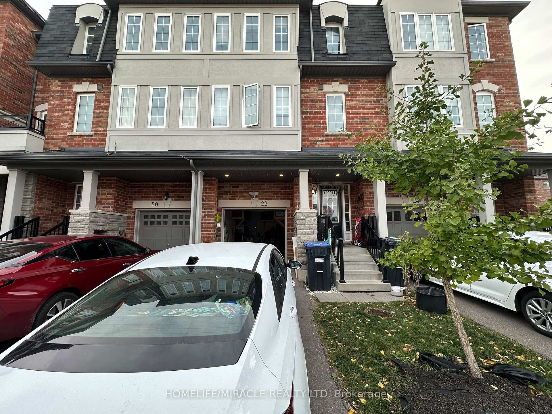 Photo 2 of 22 Hobart Gardens, Brampton, Heart Lake East — HOMEH