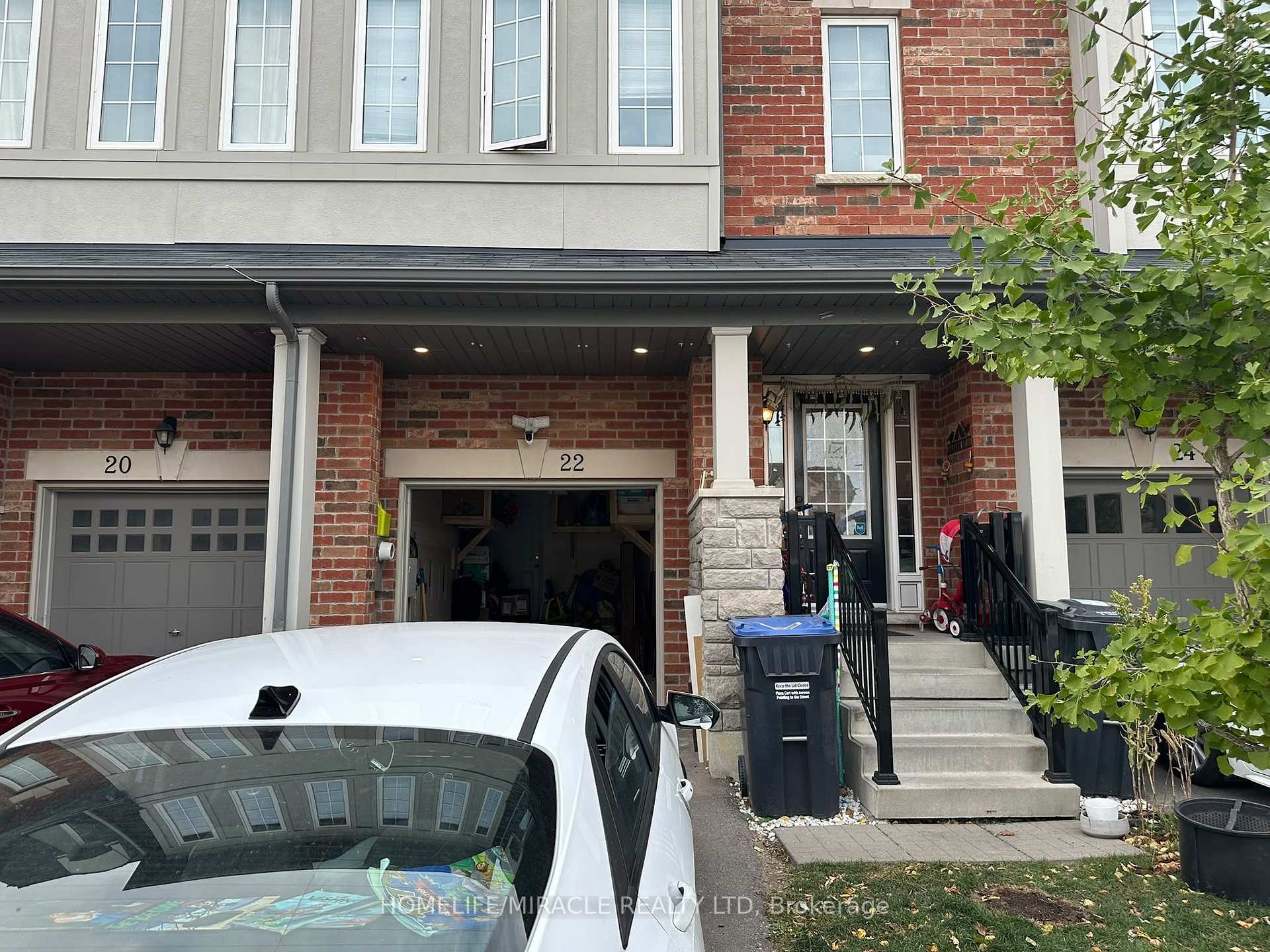 Photo 3 of 22 Hobart Gardens, Brampton, Heart Lake East — HOMEH