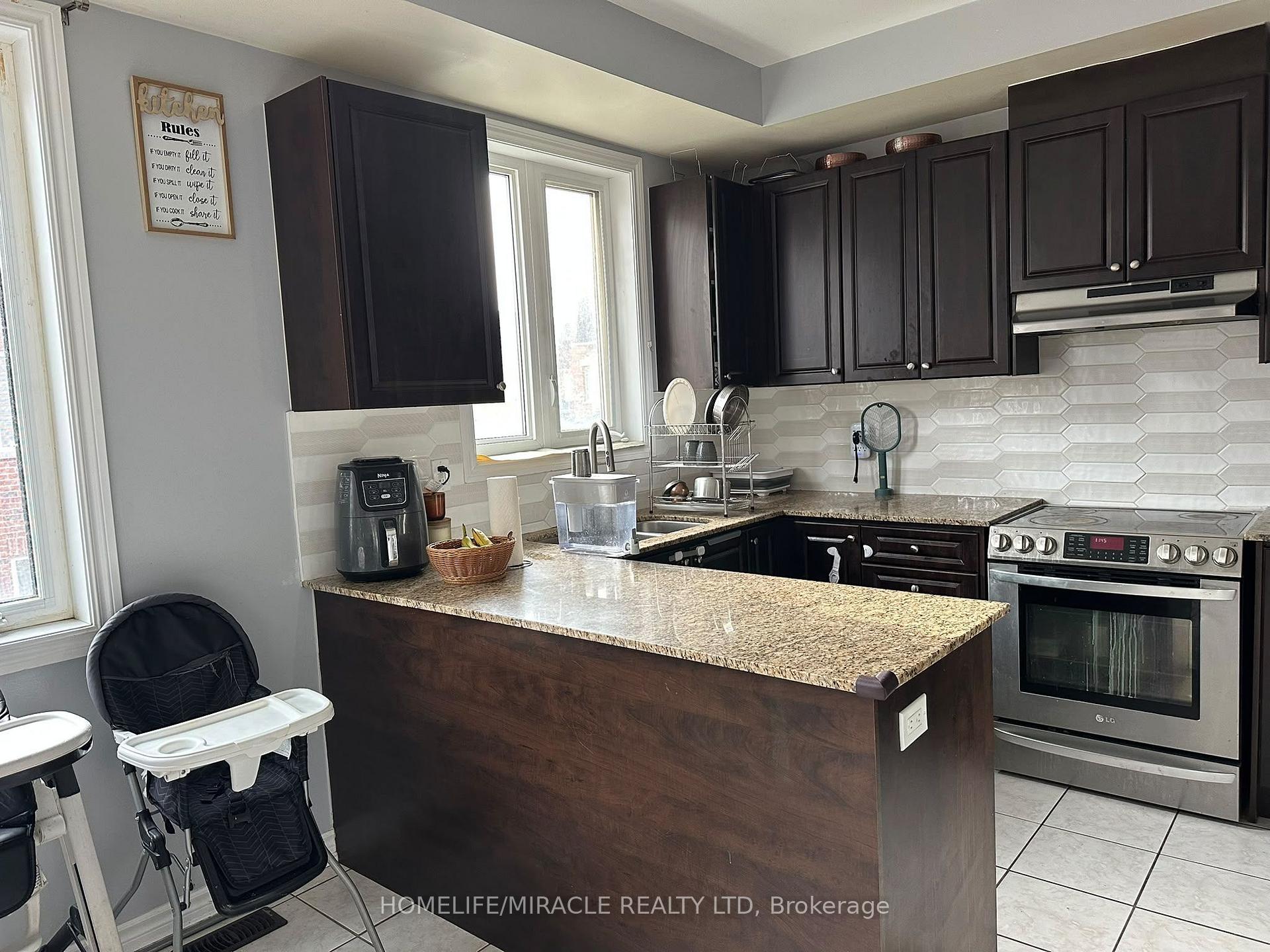 Photo 11 of 22 Hobart Gardens, Brampton, Heart Lake East — HOMEH