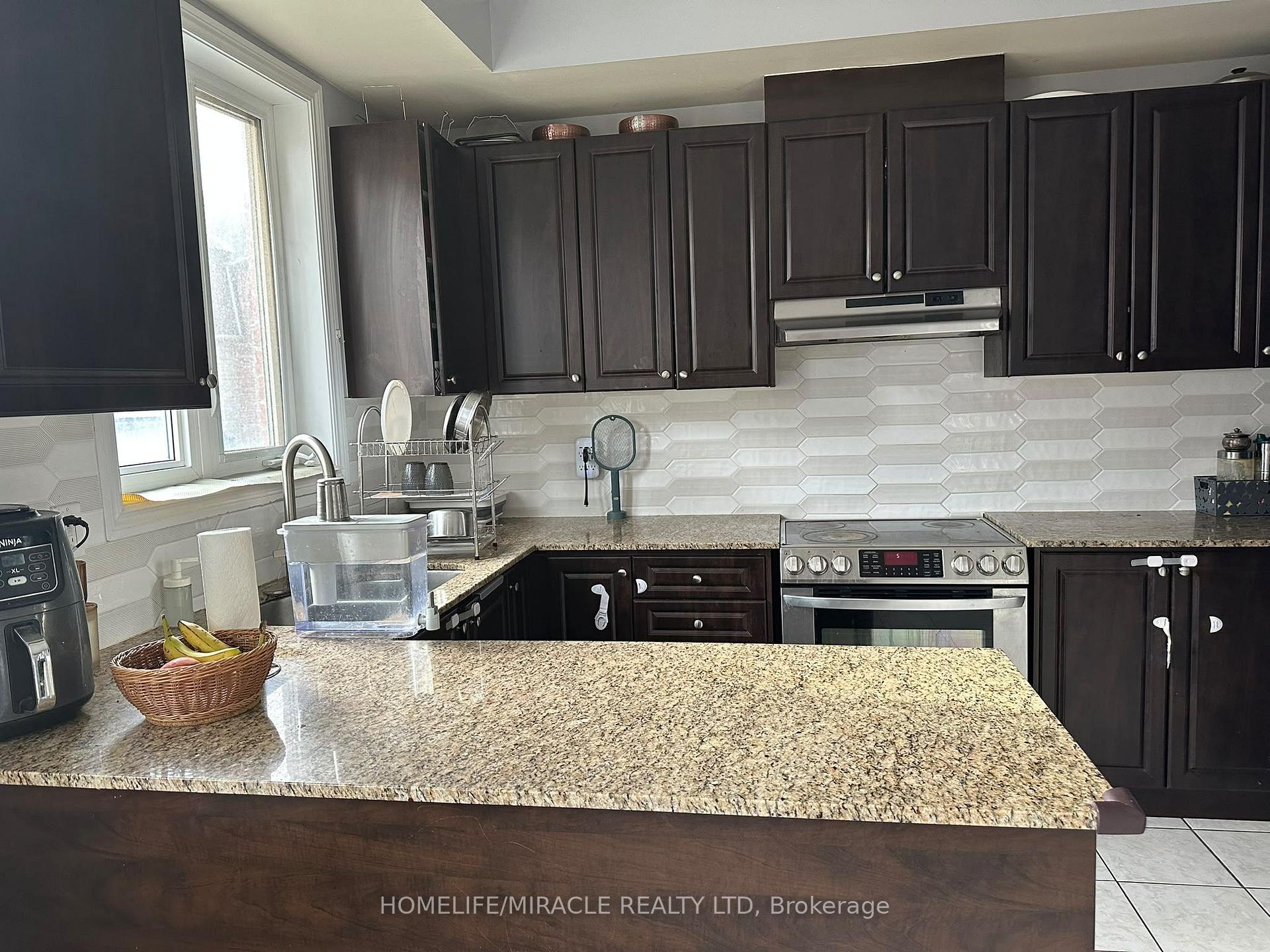 Photo 12 of 22 Hobart Gardens, Brampton, Heart Lake East — HOMEH