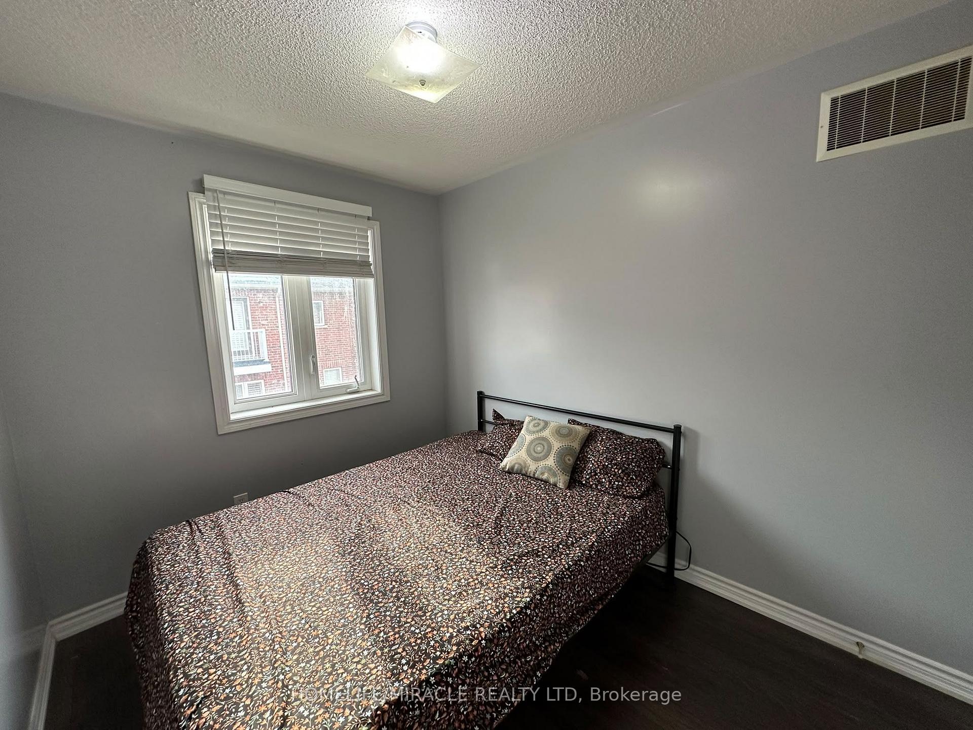 Photo 21 of 22 Hobart Gardens, Brampton, Heart Lake East — HOMEH