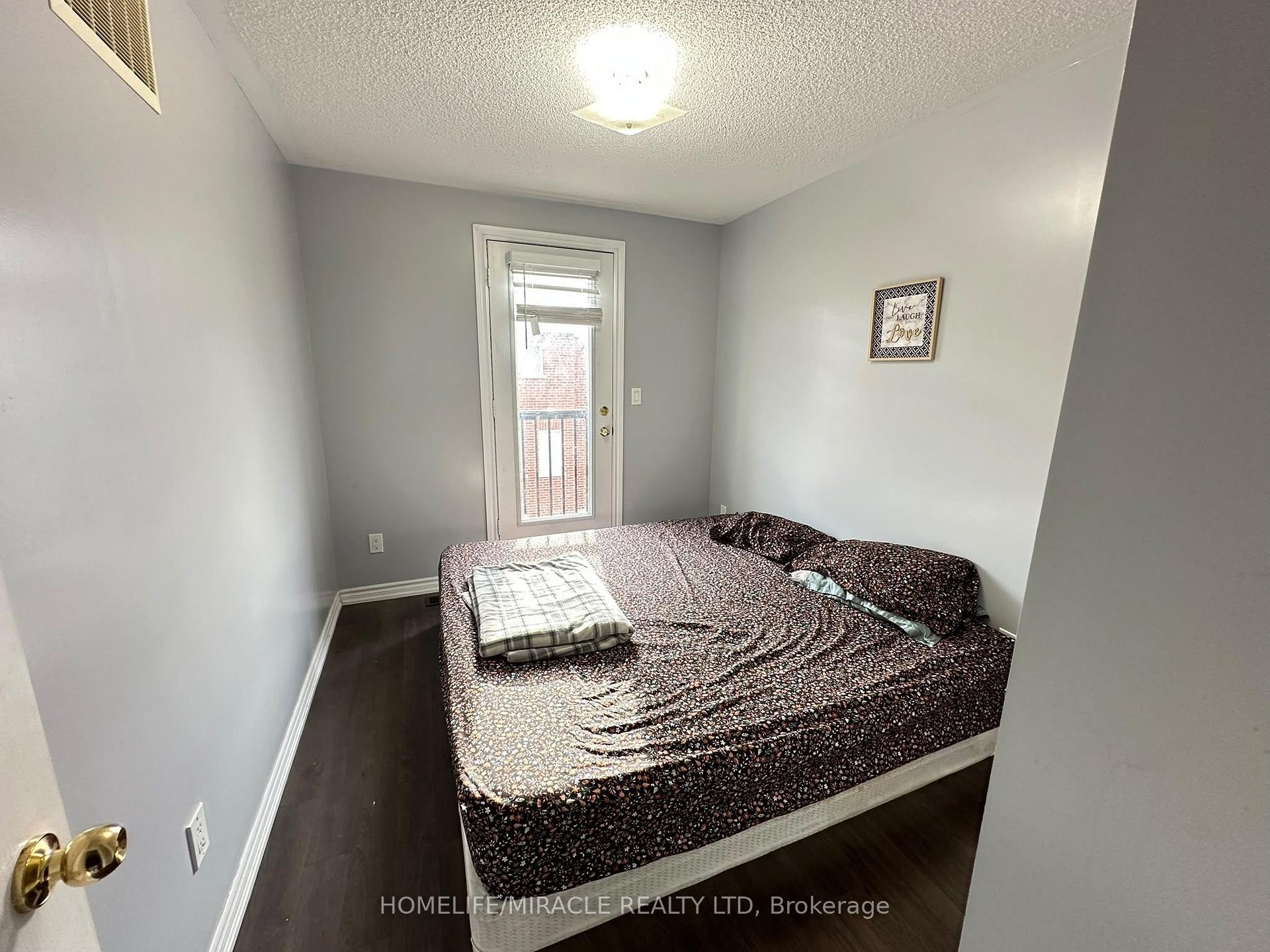 Photo 23 of 22 Hobart Gardens, Brampton, Heart Lake East — HOMEH