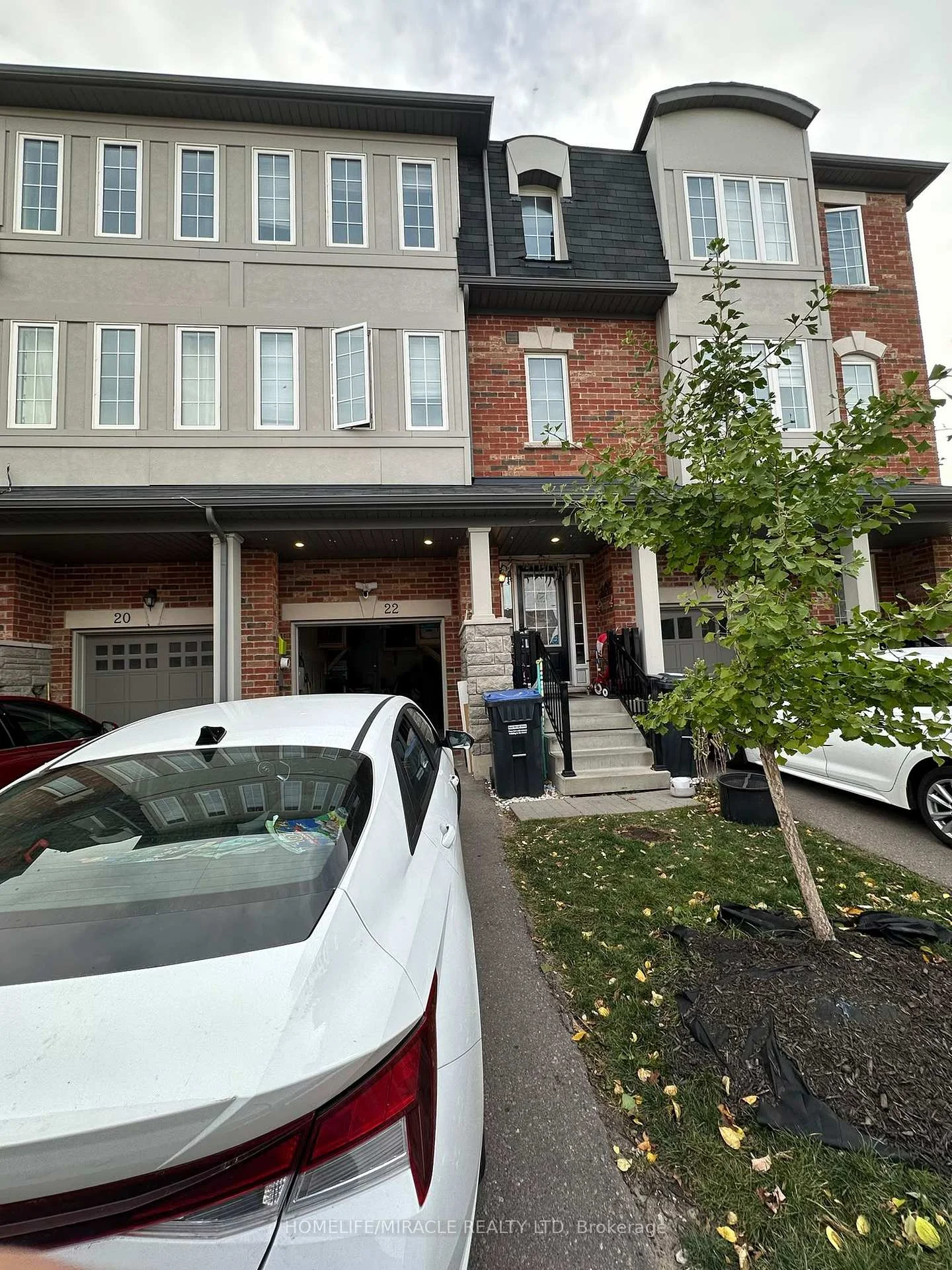 Photo 5 of 22 Hobart Gardens, Brampton, Heart Lake East — HOMEH
