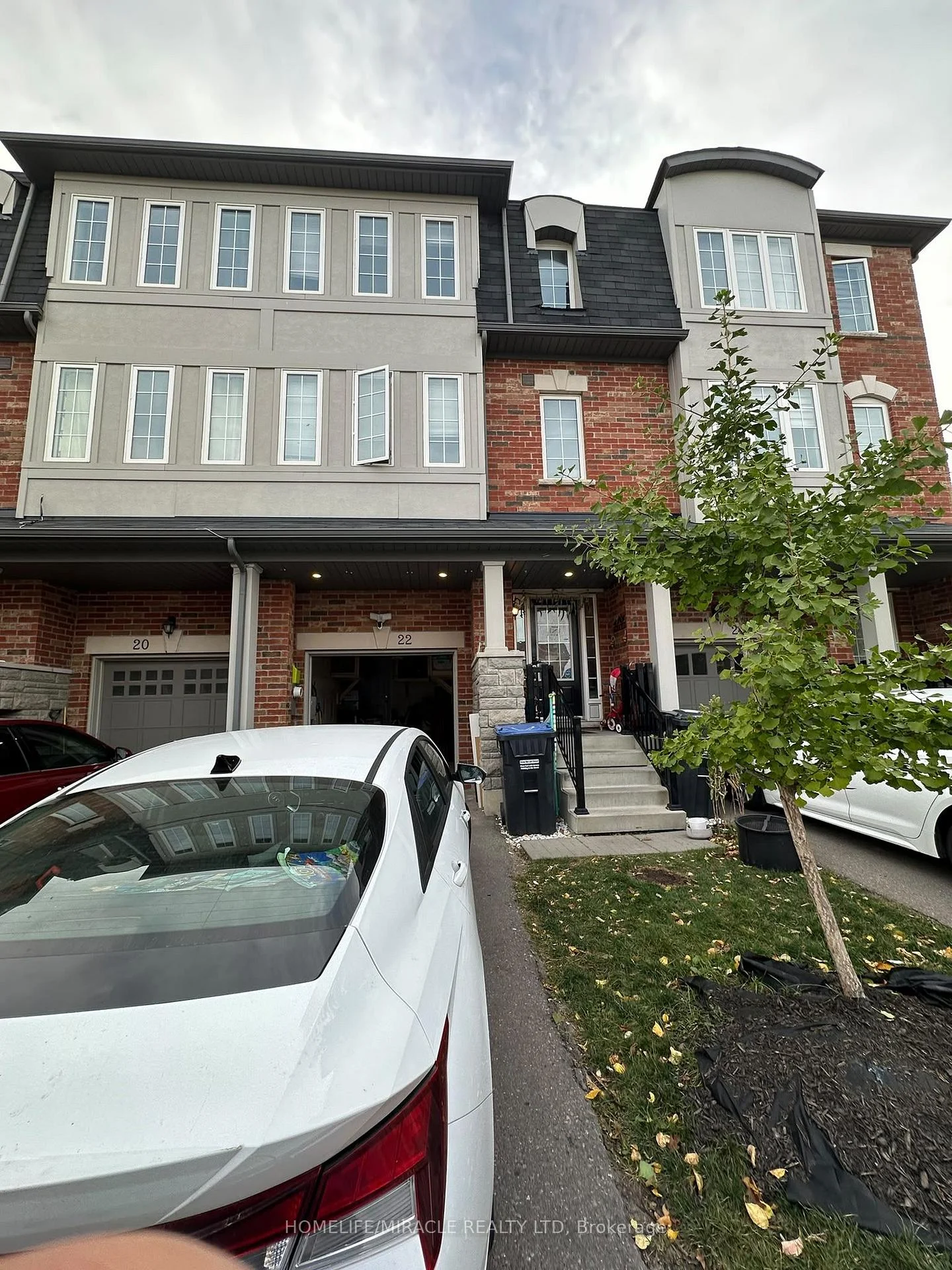 Photo 9 of 22 Hobart Gardens, Brampton, Heart Lake East — HOMEH