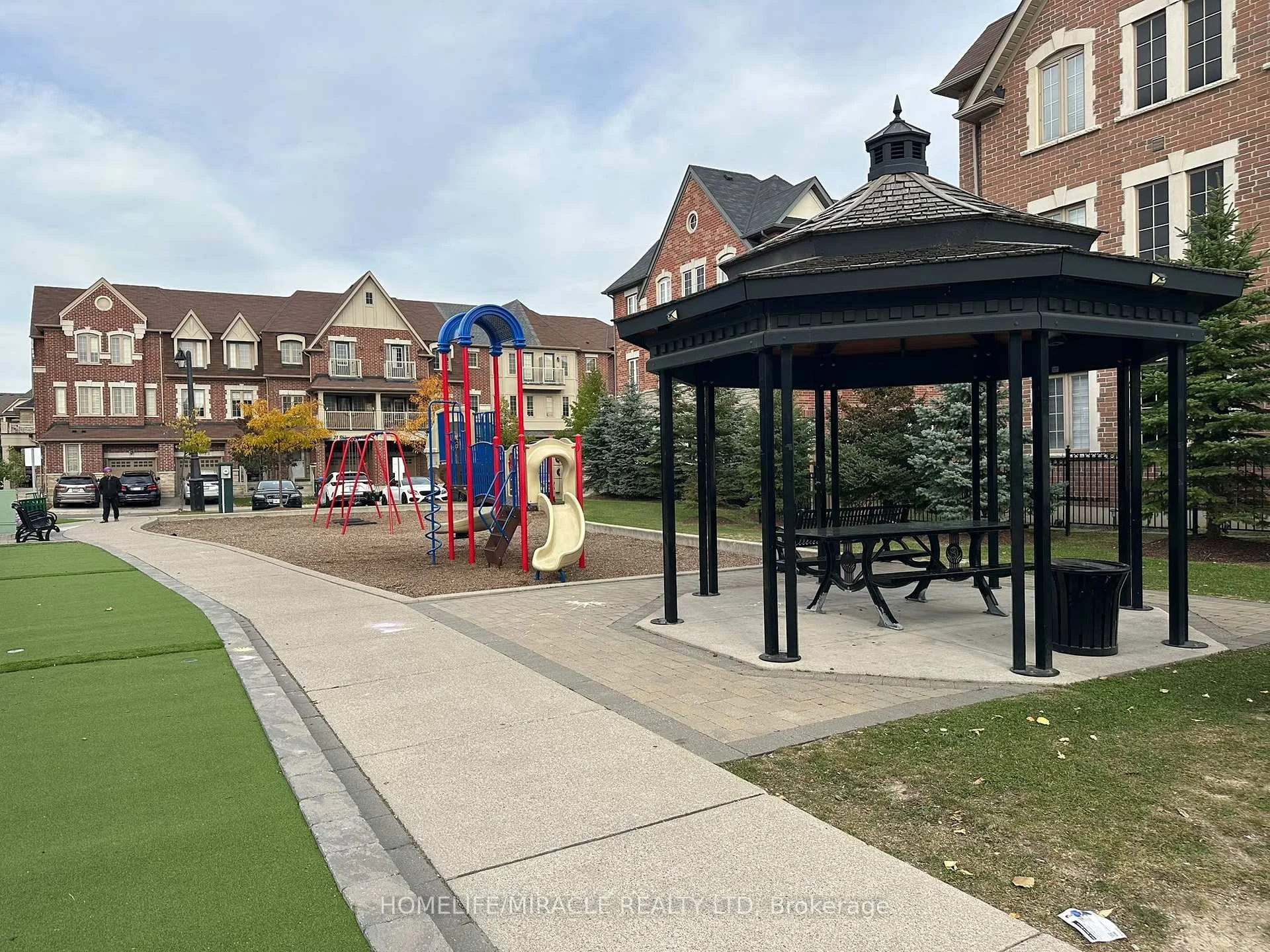 Photo 30 of 22 Hobart Gardens, Brampton, Heart Lake East — HOMEH