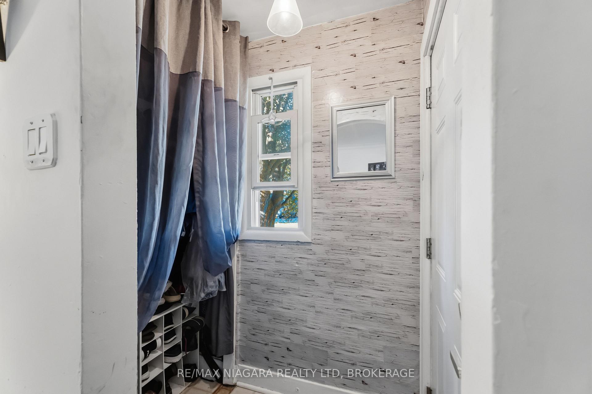 Photo 4 of 4 Walker Avenue, St. Catharines, Vine/Linwell — HOMEH