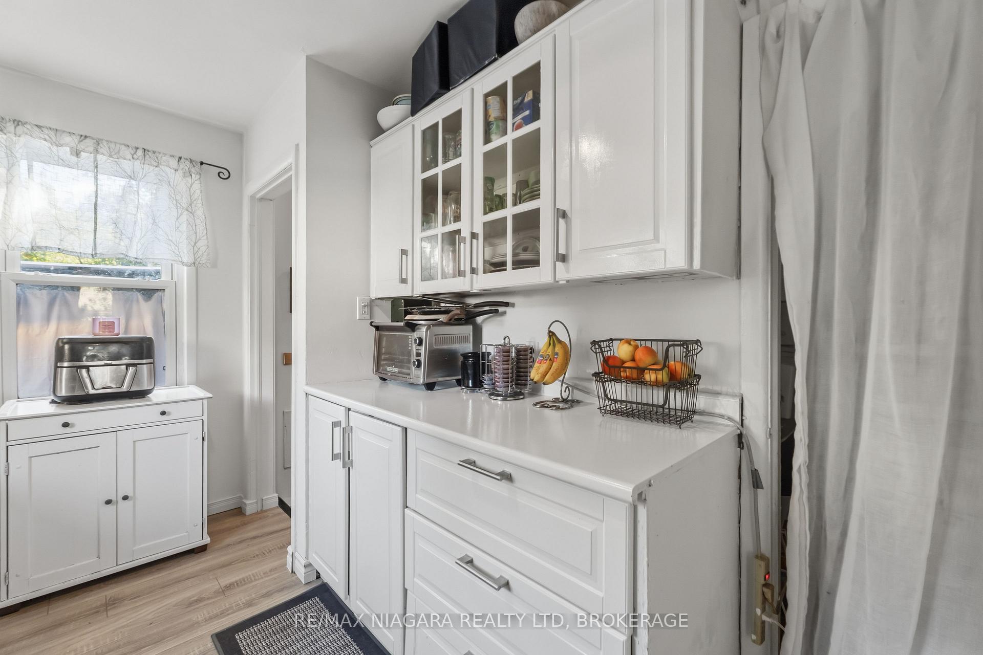 Photo 11 of 4 Walker Avenue, St. Catharines, Vine/Linwell — HOMEH