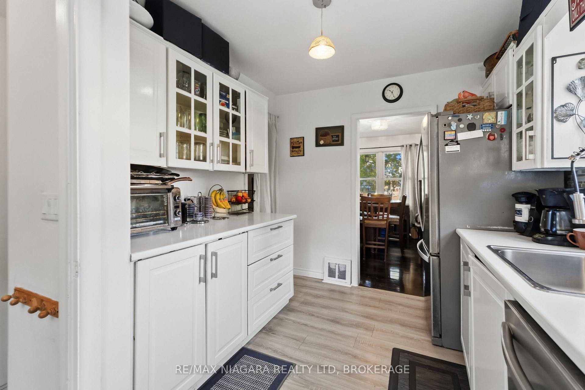 Photo 12 of 4 Walker Avenue, St. Catharines, Vine/Linwell — HOMEH
