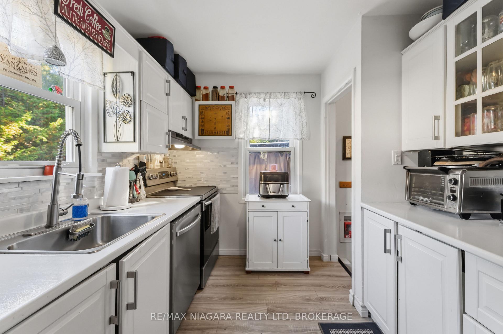 Photo 13 of 4 Walker Avenue, St. Catharines, Vine/Linwell — HOMEH