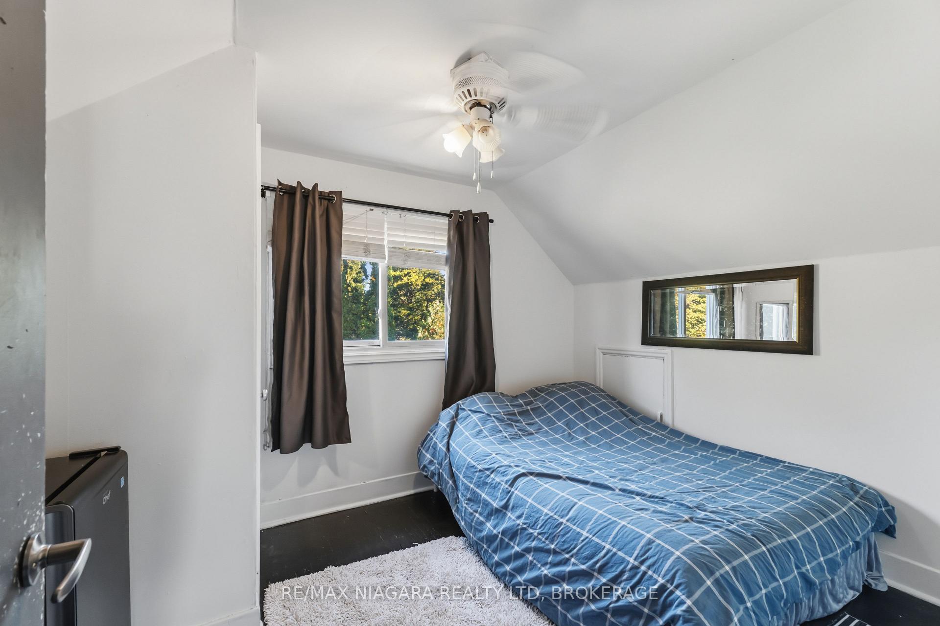 Photo 18 of 4 Walker Avenue, St. Catharines, Vine/Linwell — HOMEH