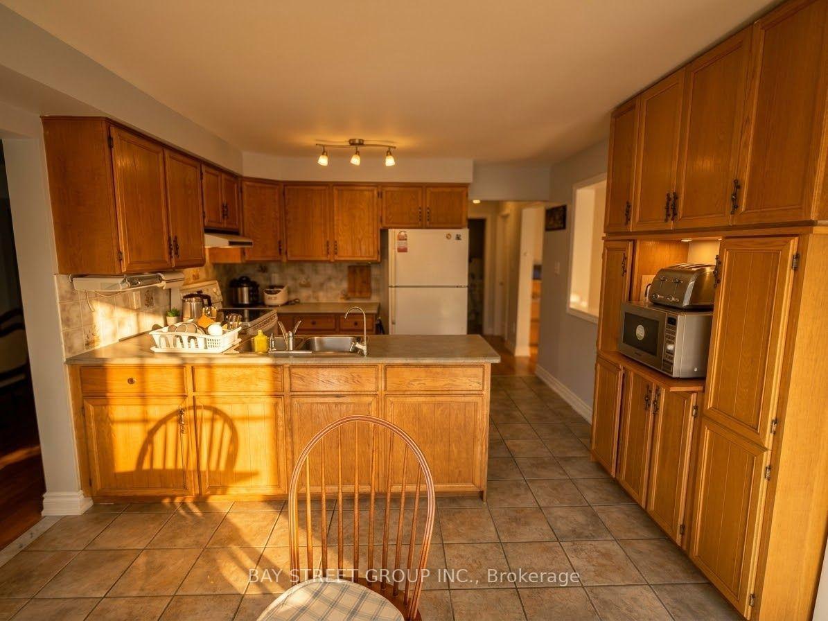Photo 2 of 37 Garnish green Grove, Markham, Markham Village — HOMEH