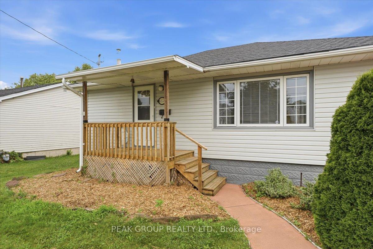 Photo 4 of 6233 Montrose Road, Niagara Falls, West Wood — HOMEH
