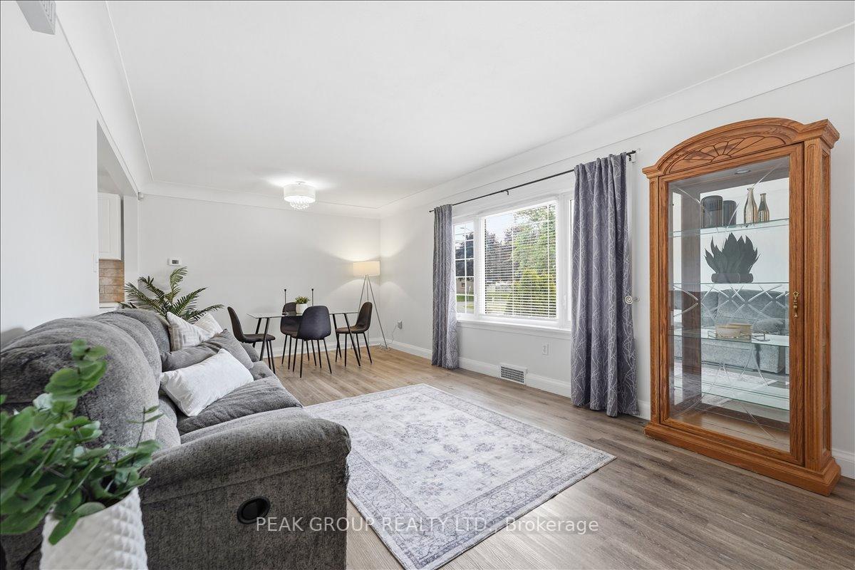 Photo 8 of 6233 Montrose Road, Niagara Falls, West Wood — HOMEH