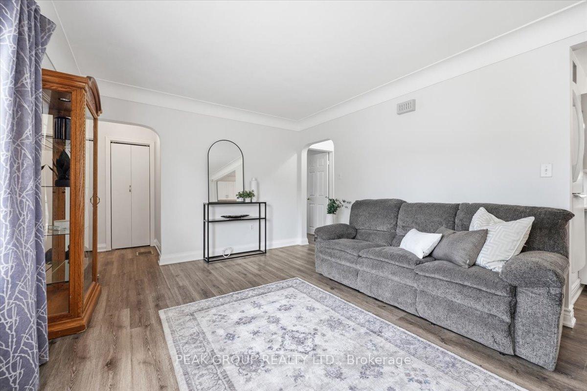 Photo 9 of 6233 Montrose Road, Niagara Falls, West Wood — HOMEH