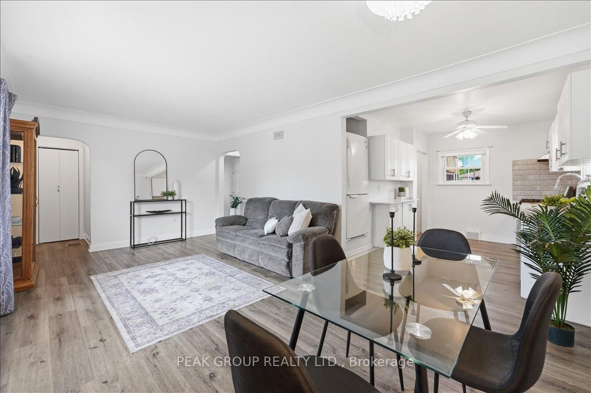 Photo 15 of 6233 Montrose Road, Niagara Falls, West Wood — HOMEH