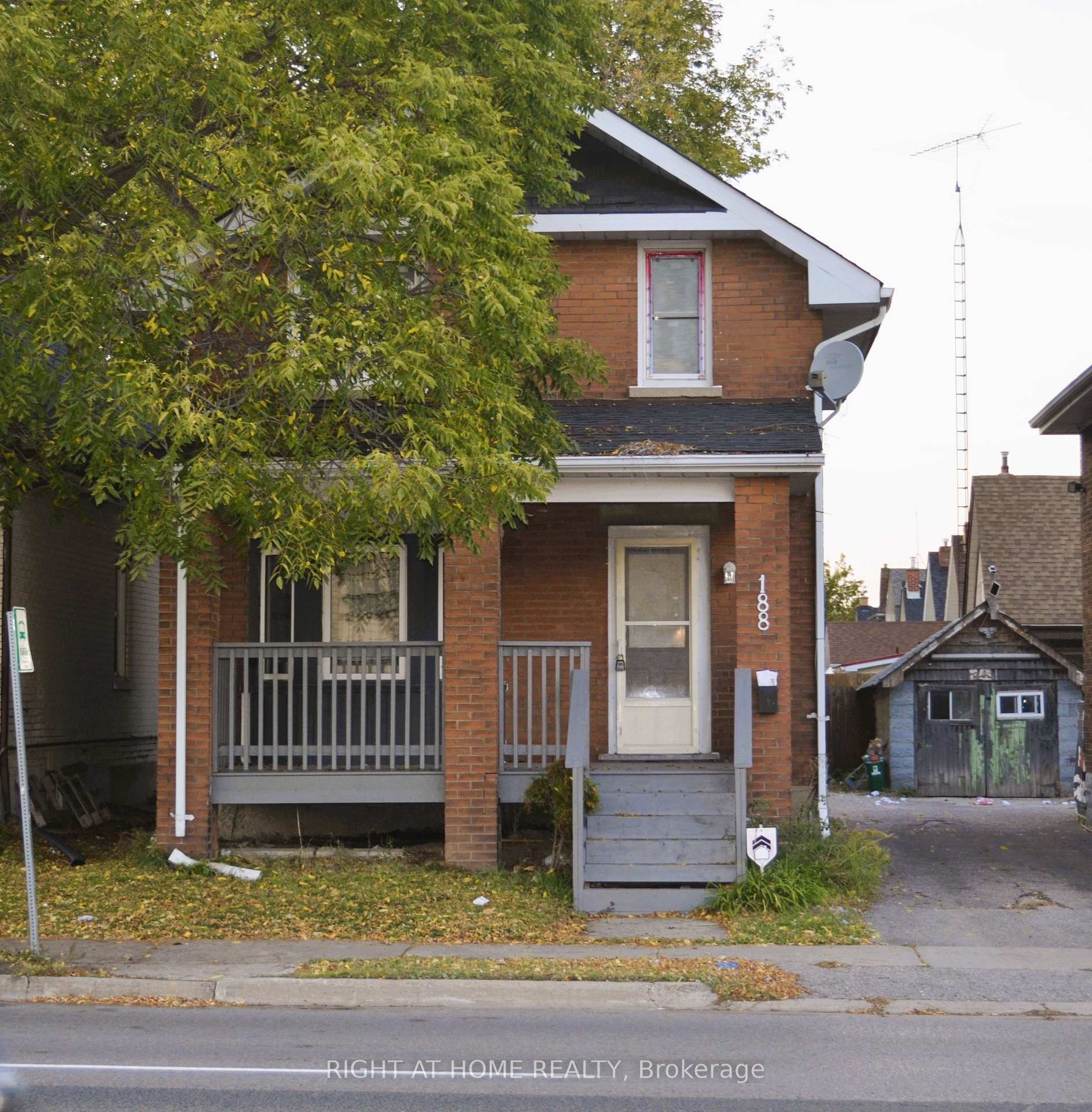 Photo of 188 Adelaide Avenue E