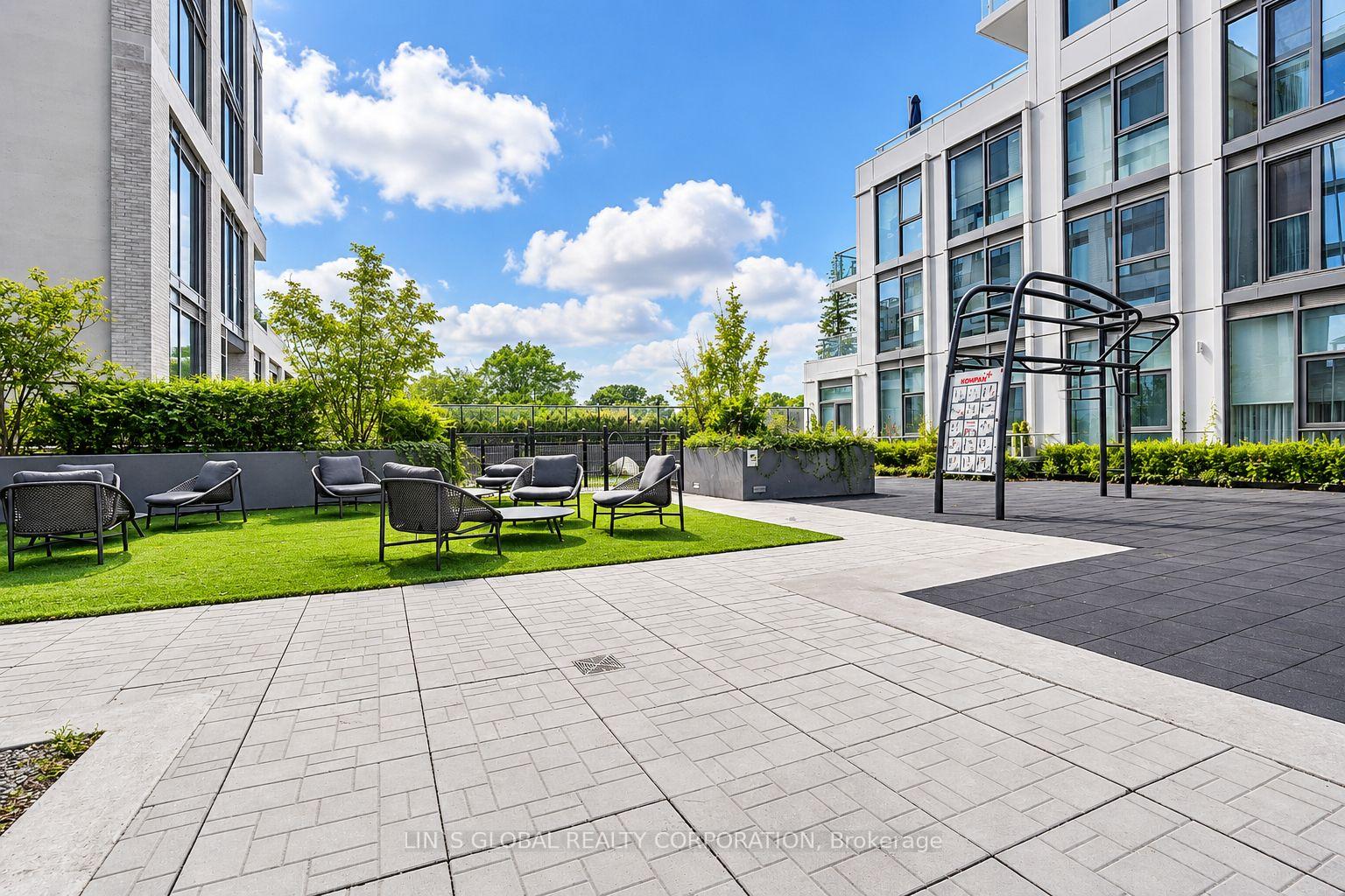 Photo 3 of Unit 523, 2020 Bathurst Street, Toronto, Humewood-Cedarvale — HOMEH
