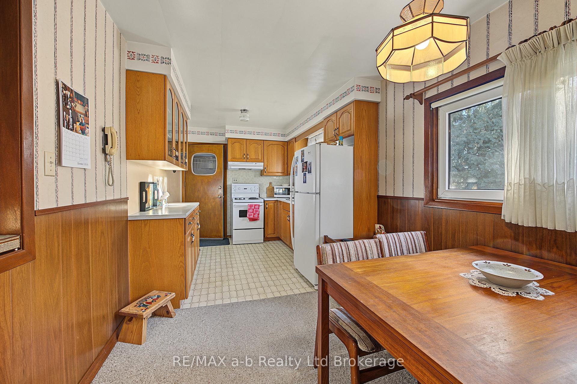 Photo 9 of 20 Pinecrest Avenue, Cambridge, Christopher-Champlain — HOMEH