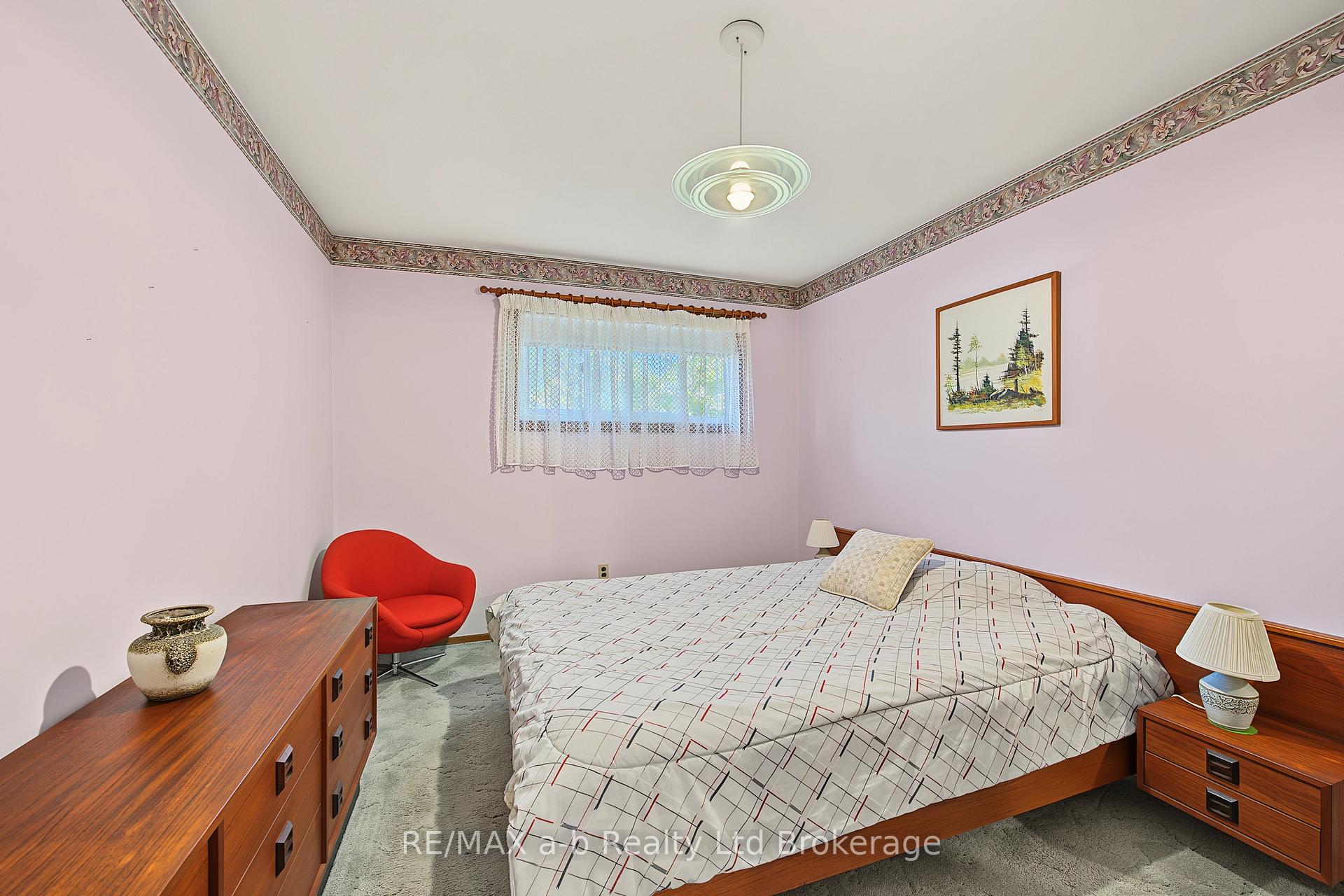 Photo 13 of 20 Pinecrest Avenue, Cambridge, Christopher-Champlain — HOMEH