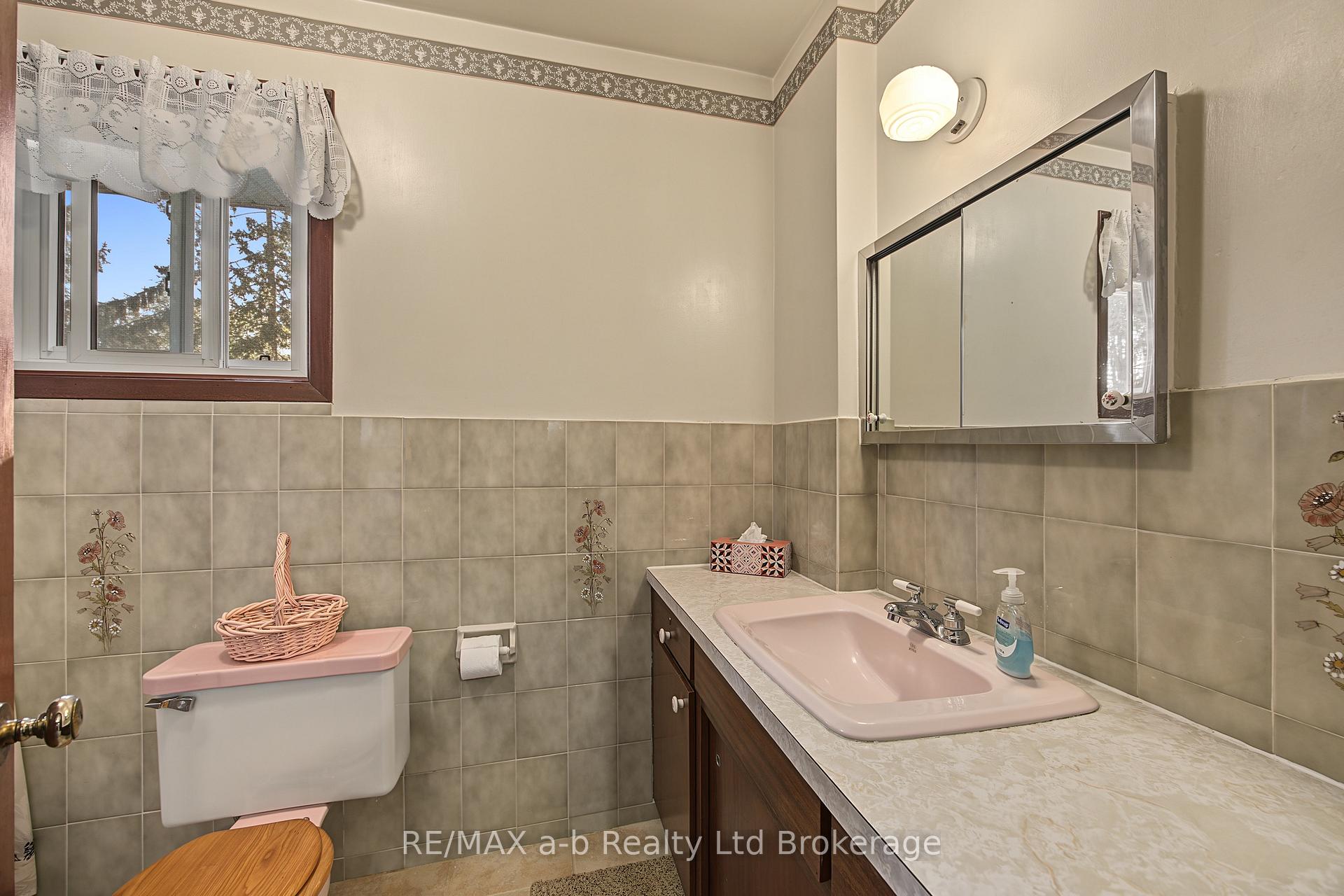 Photo 16 of 20 Pinecrest Avenue, Cambridge, Christopher-Champlain — HOMEH