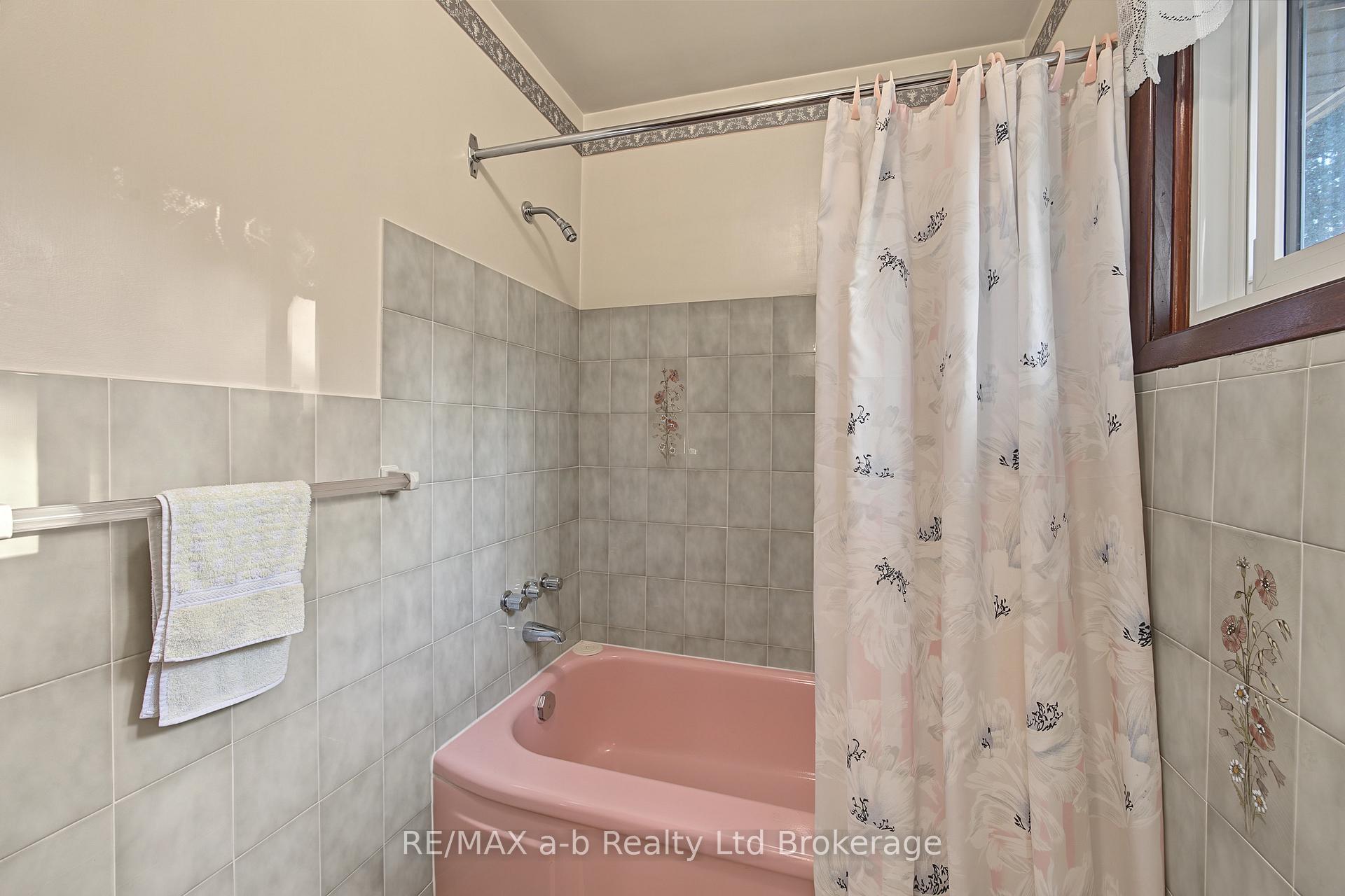 Photo 17 of 20 Pinecrest Avenue, Cambridge, Christopher-Champlain — HOMEH