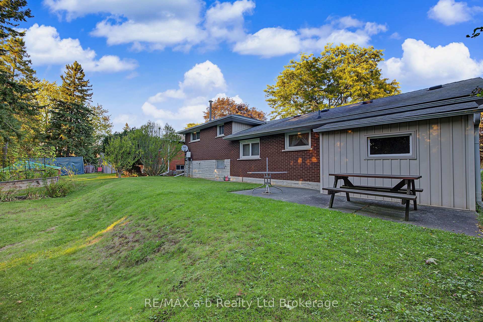 Photo 25 of 20 Pinecrest Avenue, Cambridge, Christopher-Champlain — HOMEH