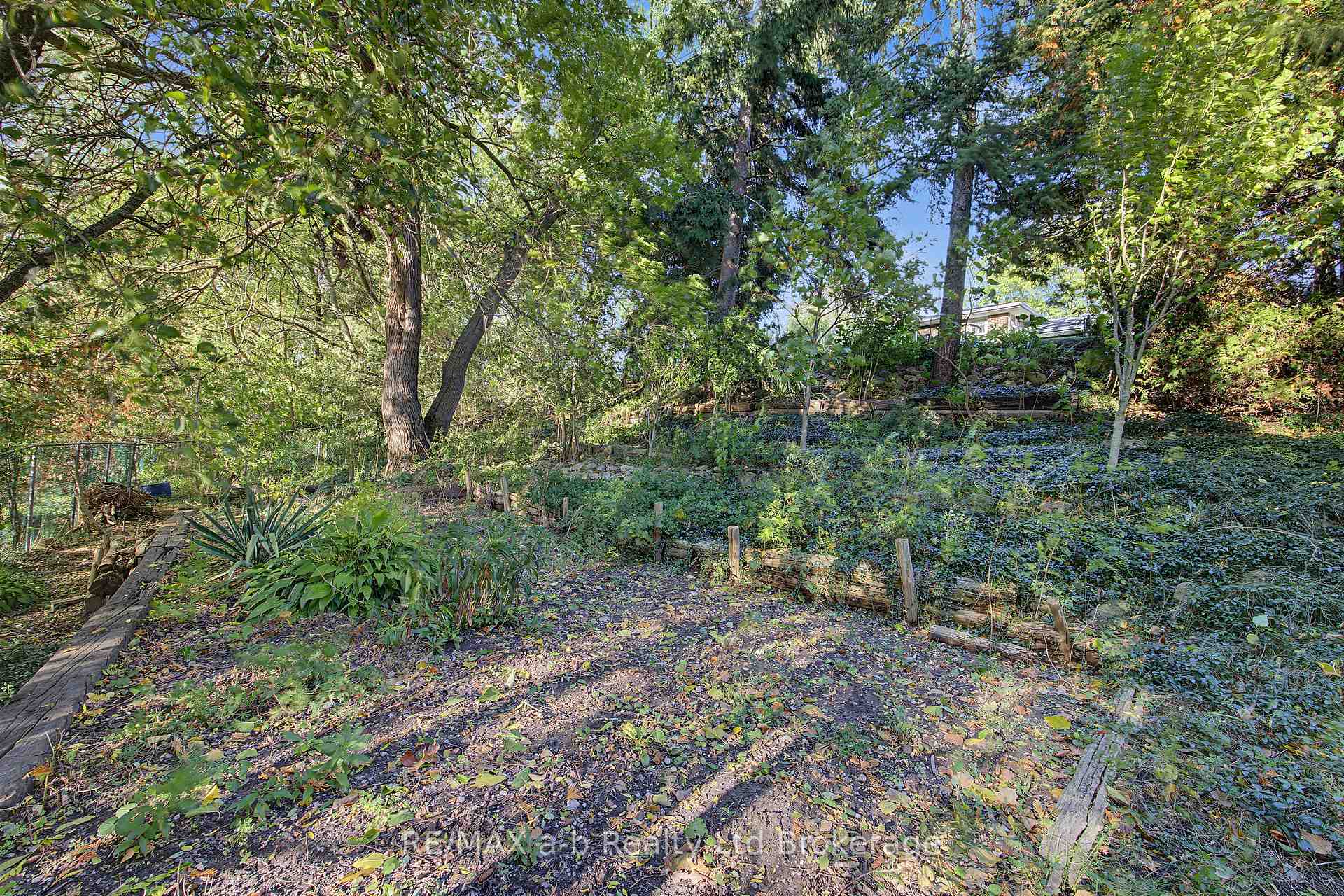 Photo 28 of 20 Pinecrest Avenue, Cambridge, Christopher-Champlain — HOMEH