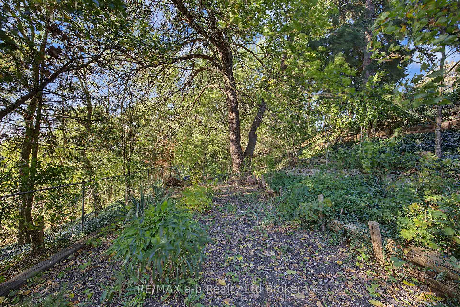 Photo 29 of 20 Pinecrest Avenue, Cambridge, Christopher-Champlain — HOMEH