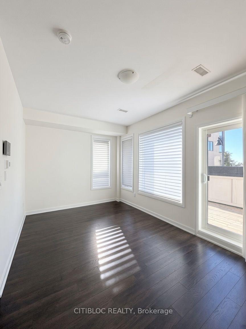 Photo 2 of 22 Sarah Jackson Crescent, North York, Downsview-Roding-CFB — HOMEH